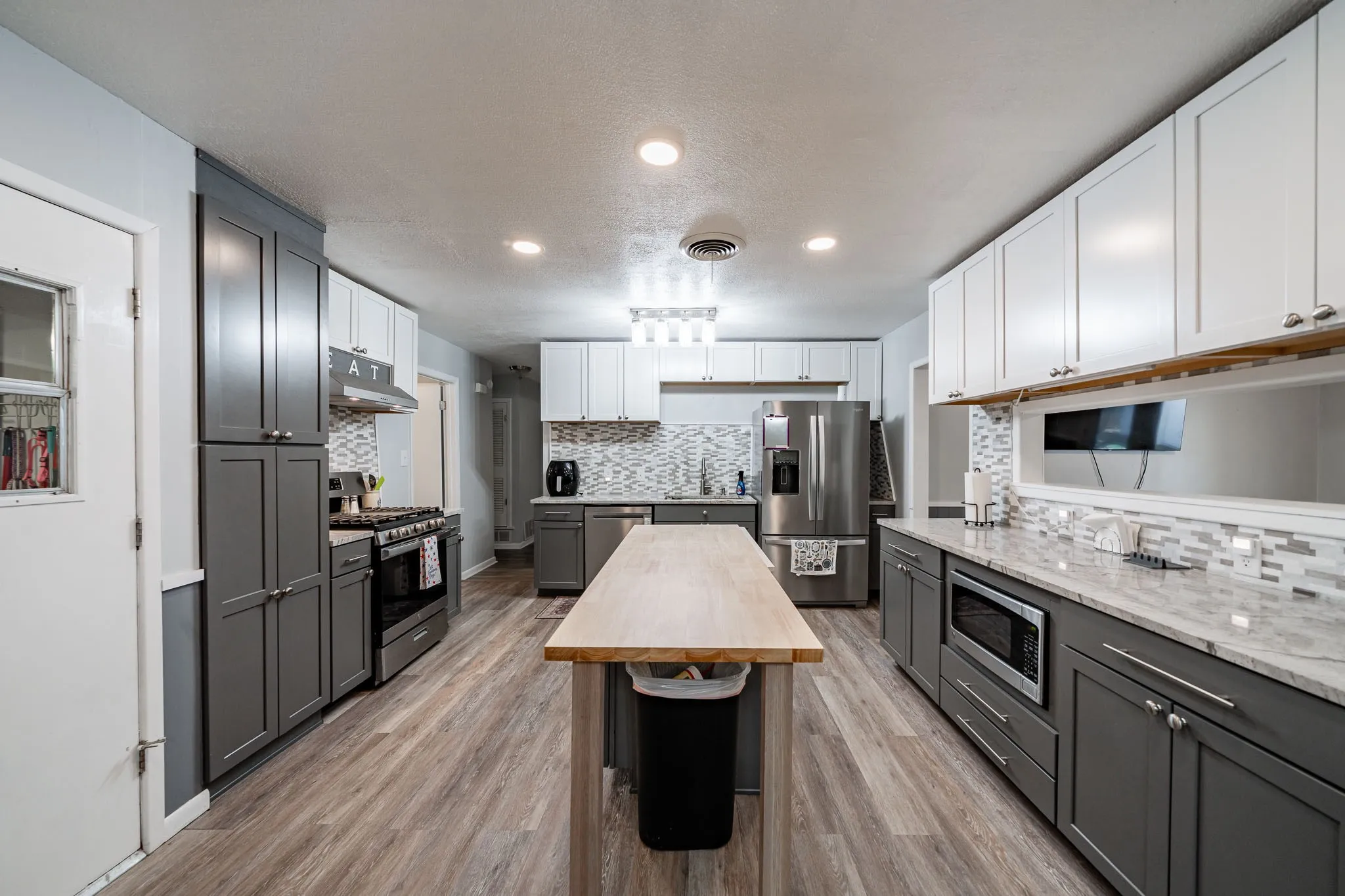 Single Family Residence For Sale in Taylor County , 4350 MARY LOU, Abilene, Texas 79606, 3 Bedroom, 2 Bathroom, 1 Garage spaces, 1,688 Sqft, built in 1963, mls#21328119, Real Estate Agent in Abilene, Homes For Sale in Taylor county, Homes For Sale in Abilene, Realtor in Abilene Texas, Real Estate Brokerage Independent Realty Texas, Luminita Cordes Realtor