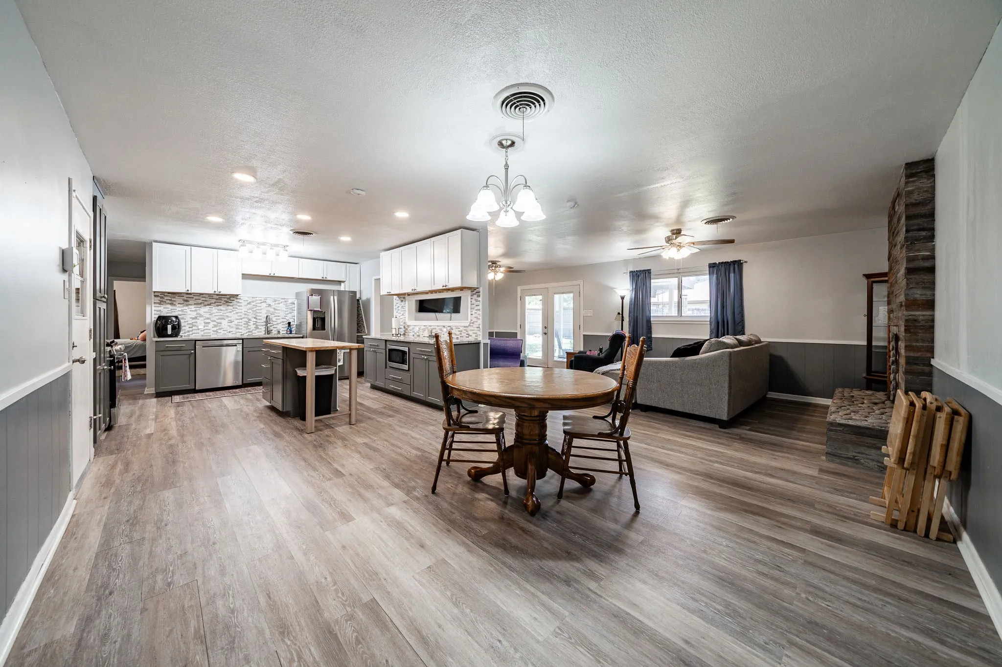 Single Family Residence For Sale in Taylor County , 4350 MARY LOU, Abilene, Texas 79606, 3 Bedroom, 2 Bathroom, 1 Garage spaces, 1,688 Sqft, built in 1963, mls#21328119, Real Estate Agent in Abilene, Homes For Sale in Taylor county, Homes For Sale in Abilene, Realtor in Abilene Texas, Real Estate Brokerage Independent Realty Texas, Luminita Cordes Realtor
