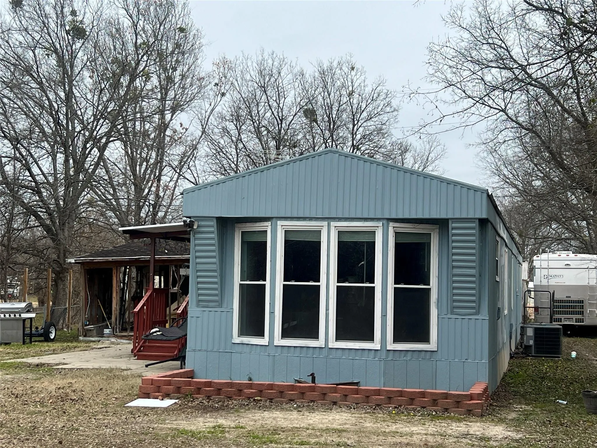 Mobile Home For Sale in Hunt County , 1012 Redoak Drive, West Tawakoni, Texas 75474, 3 Bedroom, 2 Bathroom, Garage spaces, 1,064 Sqft, built in 1997, mls#21329520, Real Estate Agent in West Tawakoni, Homes For Sale in Hunt county, Homes For Sale in West Tawakoni, Realtor in West Tawakoni Texas, Real Estate Brokerage Independent Realty Texas, Luminita Cordes Realtor