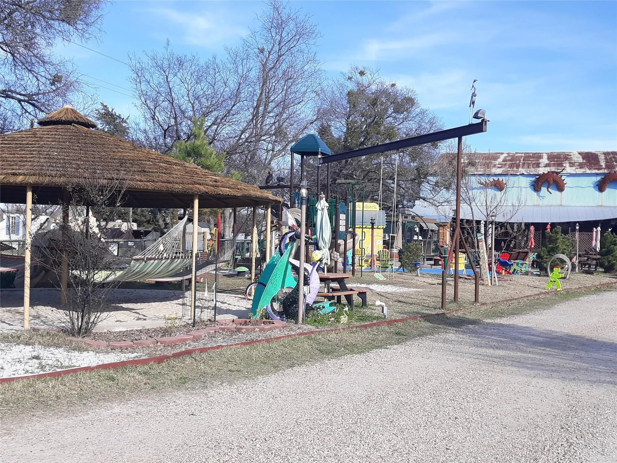 Mobile Home For Sale in Hunt County , 1012 Redoak Drive, West Tawakoni, Texas 75474, 3 Bedroom, 2 Bathroom, Garage spaces, 1,064 Sqft, built in 1997, mls#21329520, Real Estate Agent in West Tawakoni, Homes For Sale in Hunt county, Homes For Sale in West Tawakoni, Realtor in West Tawakoni Texas, Real Estate Brokerage Independent Realty Texas, Luminita Cordes Realtor