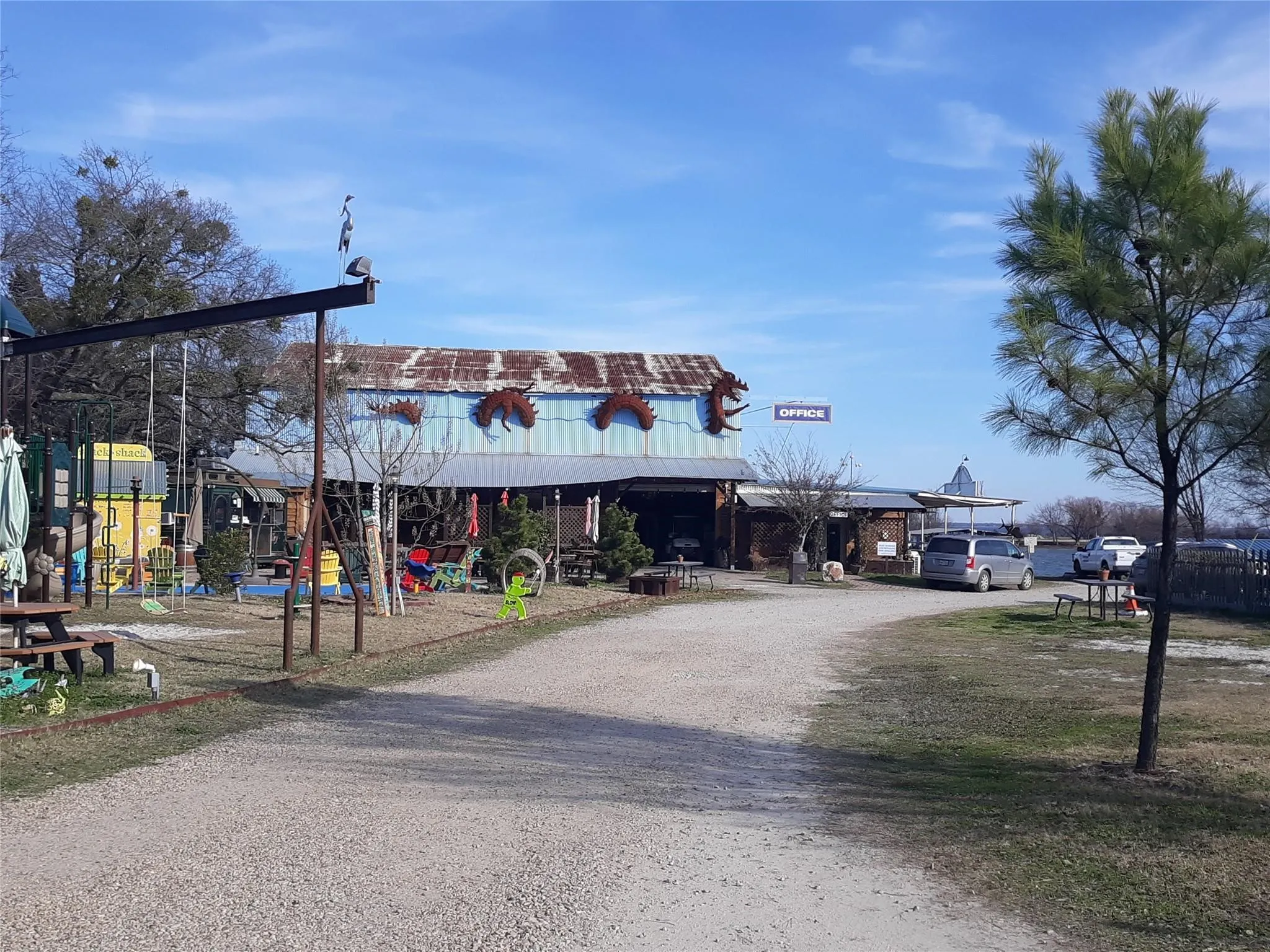 Walking distance to Marina