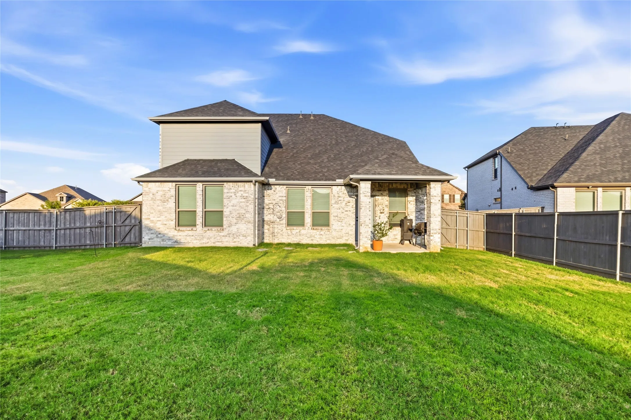 Single Family Residence For Sale in Ellis County , 6717 Aster Drive, Venus, Texas 76084, 4 Bedroom, 3 Bathroom, 2 Garage spaces, 2,945 Sqft, built in 2021, mls#21328474, Real Estate Agent in Venus, Homes For Sale in Ellis county, Homes For Sale in Venus, Realtor in Venus Texas, Real Estate Brokerage Independent Realty Texas, Luminita Cordes Realtor