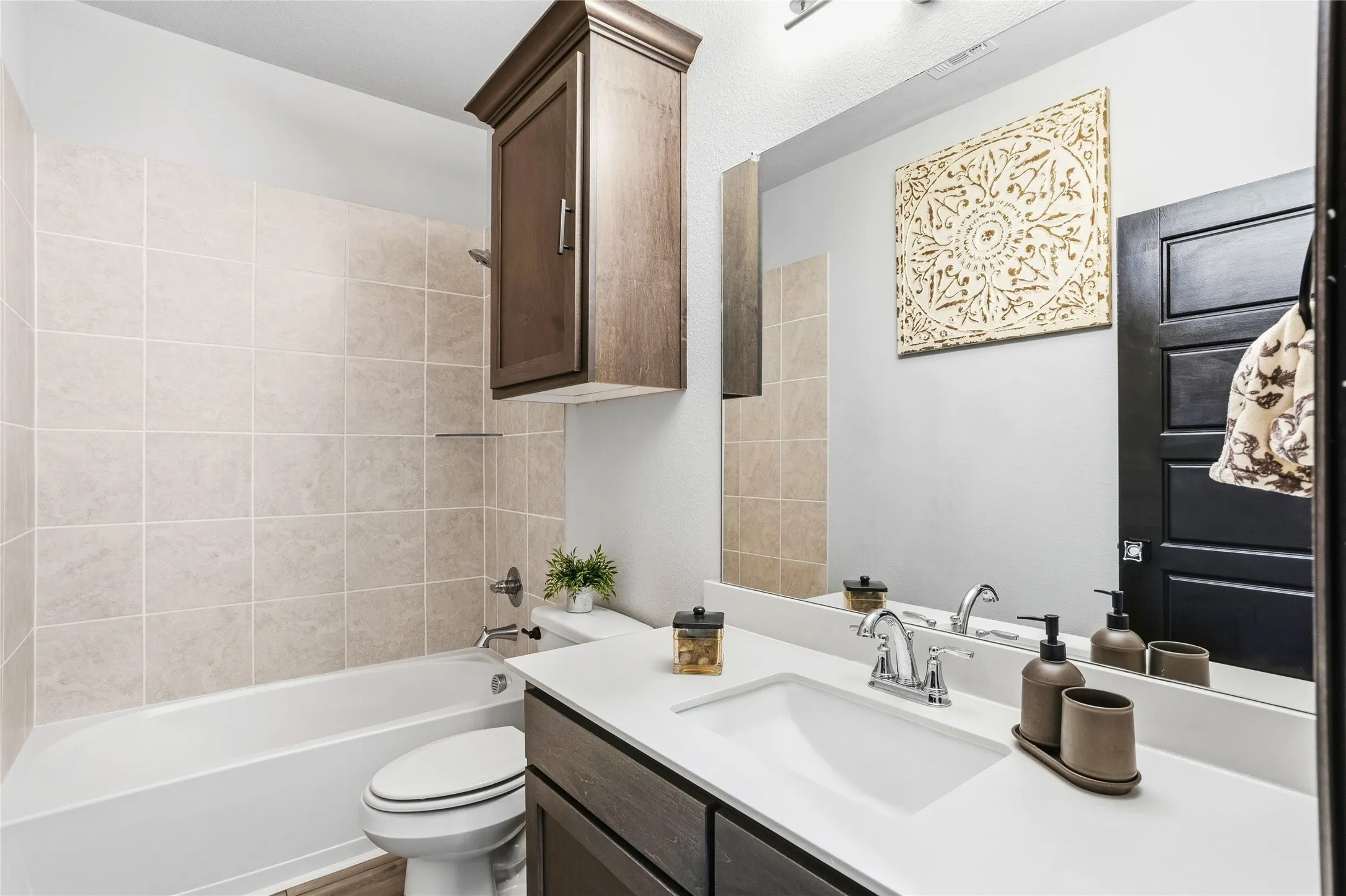 Single Family Residence For Sale in Ellis County , 6717 Aster Drive, Venus, Texas 76084, 4 Bedroom, 3 Bathroom, 2 Garage spaces, 2,945 Sqft, built in 2021, mls#21328474, Real Estate Agent in Venus, Homes For Sale in Ellis county, Homes For Sale in Venus, Realtor in Venus Texas, Real Estate Brokerage Independent Realty Texas, Luminita Cordes Realtor