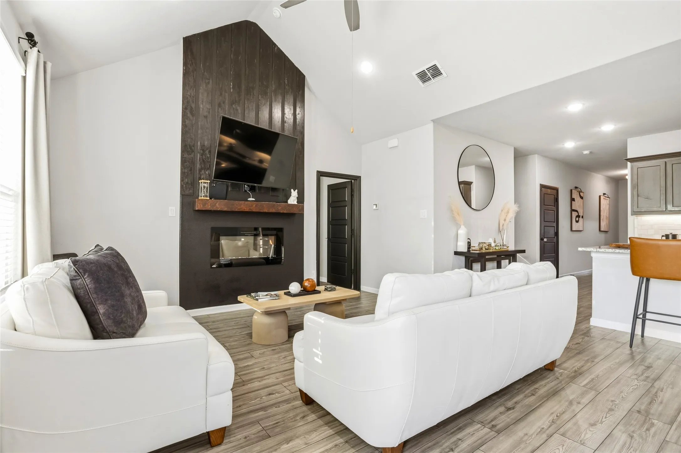 Single Family Residence For Sale in Ellis County , 6717 Aster Drive, Venus, Texas 76084, 4 Bedroom, 3 Bathroom, 2 Garage spaces, 2,945 Sqft, built in 2021, mls#21328474, Real Estate Agent in Venus, Homes For Sale in Ellis county, Homes For Sale in Venus, Realtor in Venus Texas, Real Estate Brokerage Independent Realty Texas, Luminita Cordes Realtor