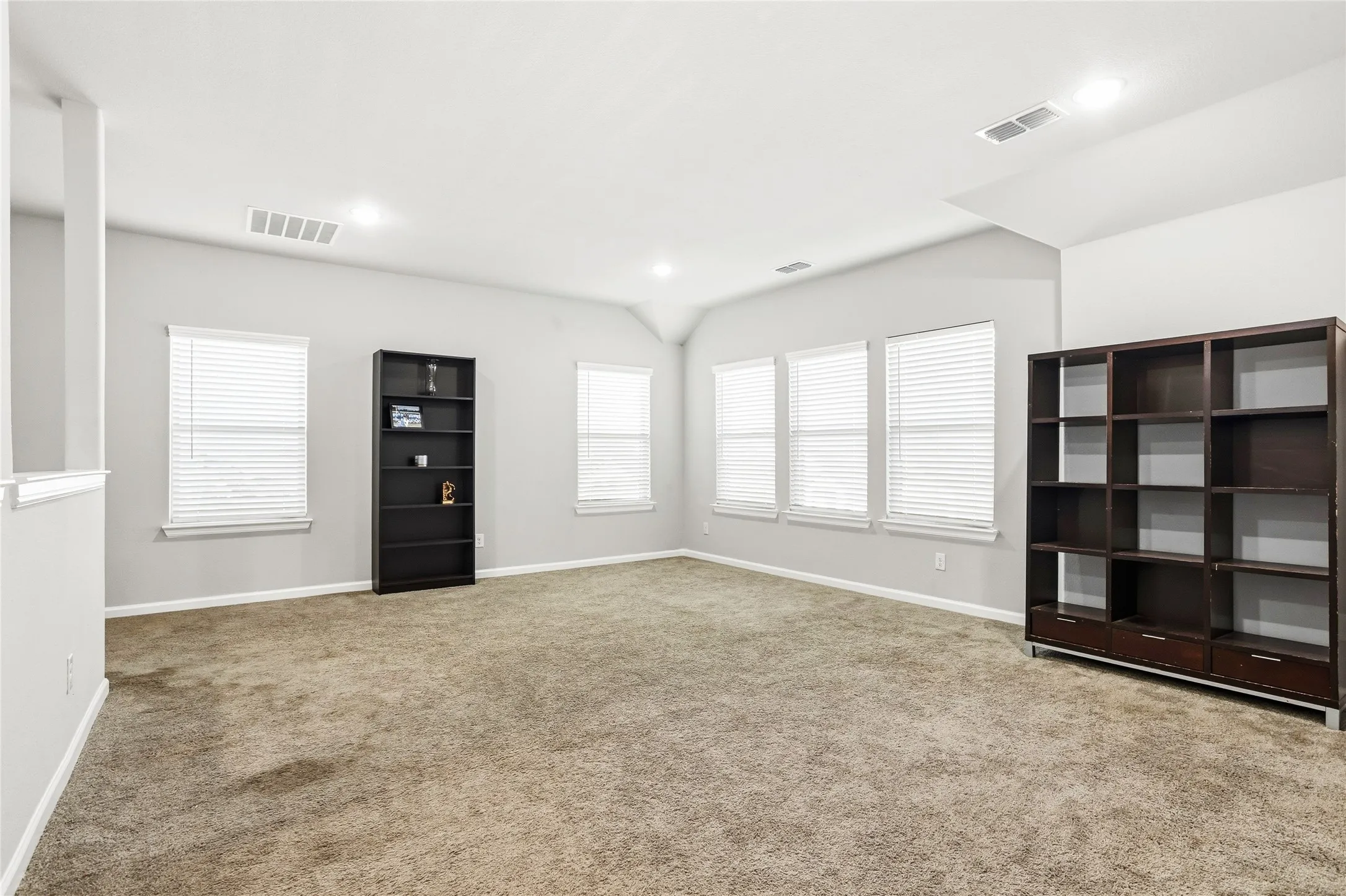 Single Family Residence For Sale in Ellis County , 6717 Aster Drive, Venus, Texas 76084, 4 Bedroom, 3 Bathroom, 2 Garage spaces, 2,945 Sqft, built in 2021, mls#21328474, Real Estate Agent in Venus, Homes For Sale in Ellis county, Homes For Sale in Venus, Realtor in Venus Texas, Real Estate Brokerage Independent Realty Texas, Luminita Cordes Realtor