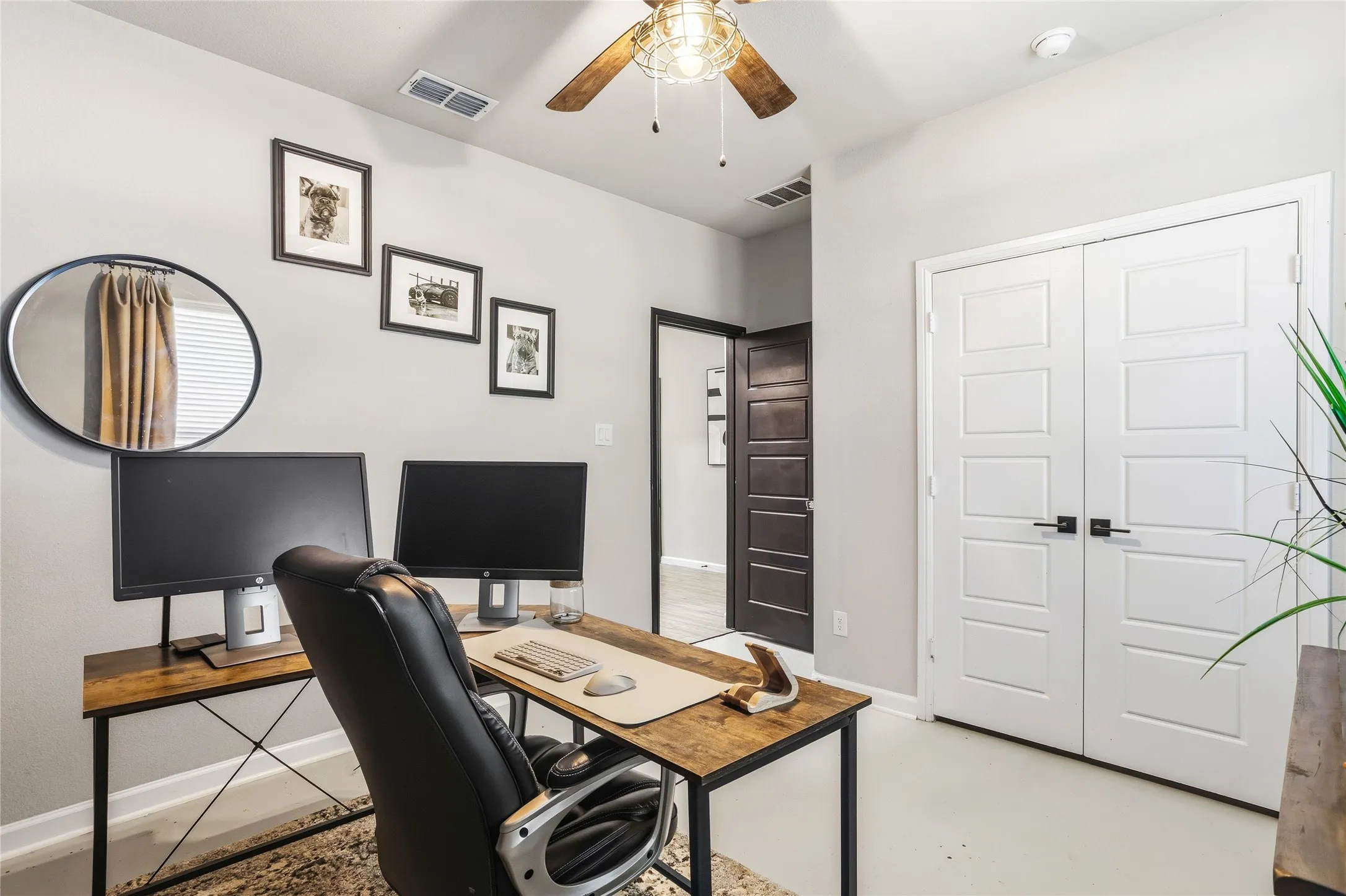 Single Family Residence For Sale in Ellis County , 6717 Aster Drive, Venus, Texas 76084, 4 Bedroom, 3 Bathroom, 2 Garage spaces, 2,945 Sqft, built in 2021, mls#21328474, Real Estate Agent in Venus, Homes For Sale in Ellis county, Homes For Sale in Venus, Realtor in Venus Texas, Real Estate Brokerage Independent Realty Texas, Luminita Cordes Realtor