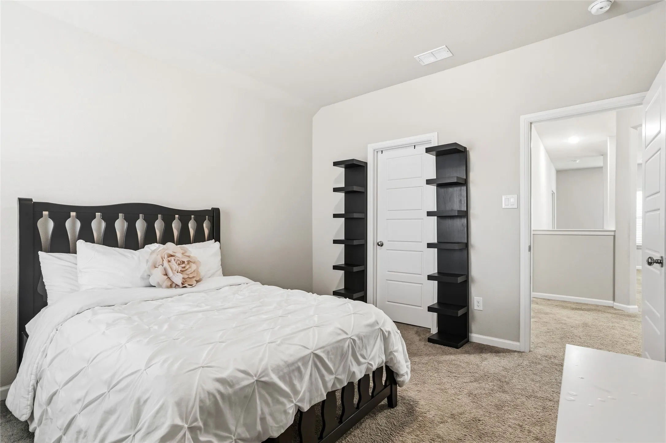 Single Family Residence For Sale in Ellis County , 6717 Aster Drive, Venus, Texas 76084, 4 Bedroom, 3 Bathroom, 2 Garage spaces, 2,945 Sqft, built in 2021, mls#21328474, Real Estate Agent in Venus, Homes For Sale in Ellis county, Homes For Sale in Venus, Realtor in Venus Texas, Real Estate Brokerage Independent Realty Texas, Luminita Cordes Realtor