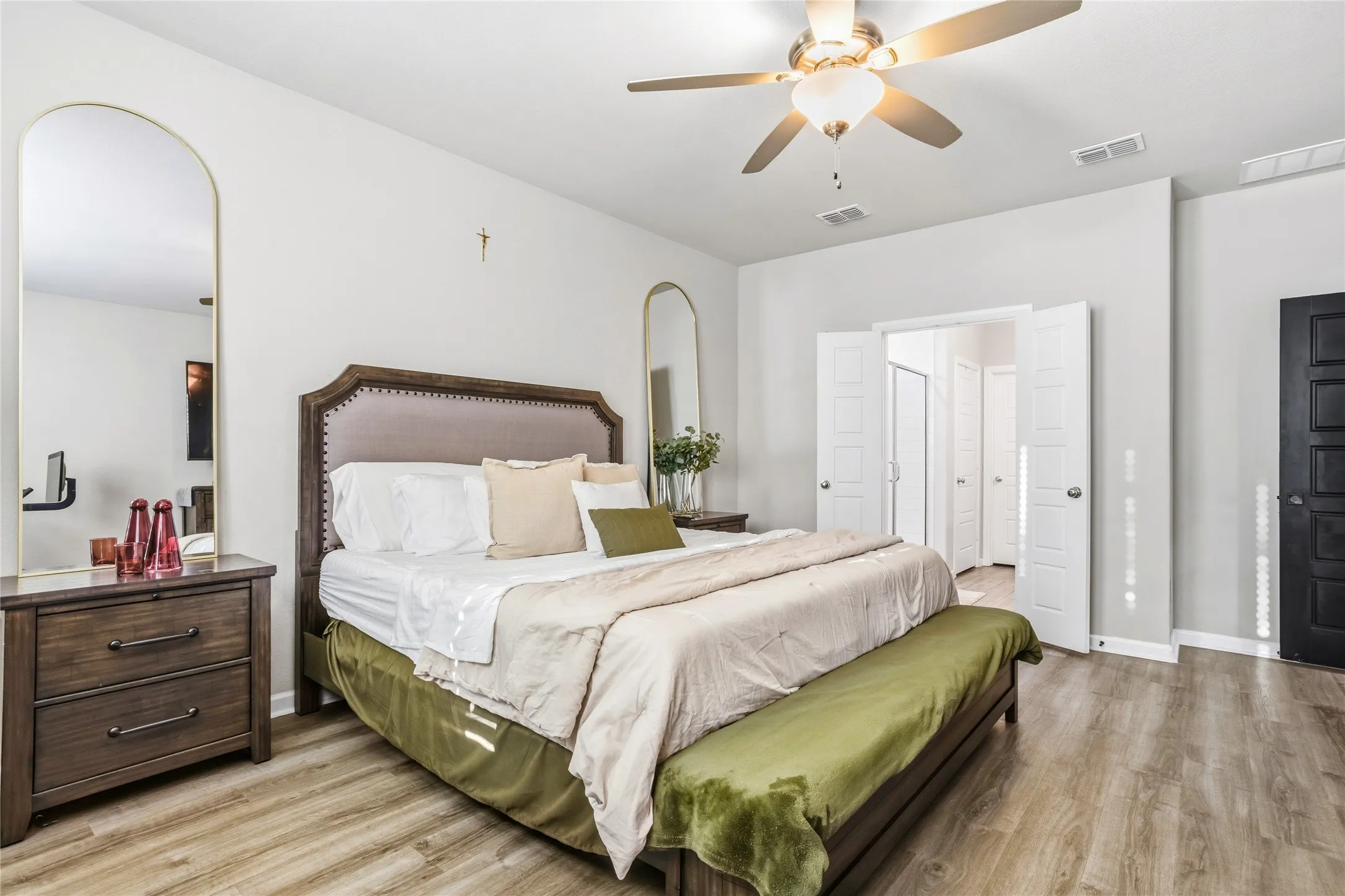 Single Family Residence For Sale in Ellis County , 6717 Aster Drive, Venus, Texas 76084, 4 Bedroom, 3 Bathroom, 2 Garage spaces, 2,945 Sqft, built in 2021, mls#21328474, Real Estate Agent in Venus, Homes For Sale in Ellis county, Homes For Sale in Venus, Realtor in Venus Texas, Real Estate Brokerage Independent Realty Texas, Luminita Cordes Realtor