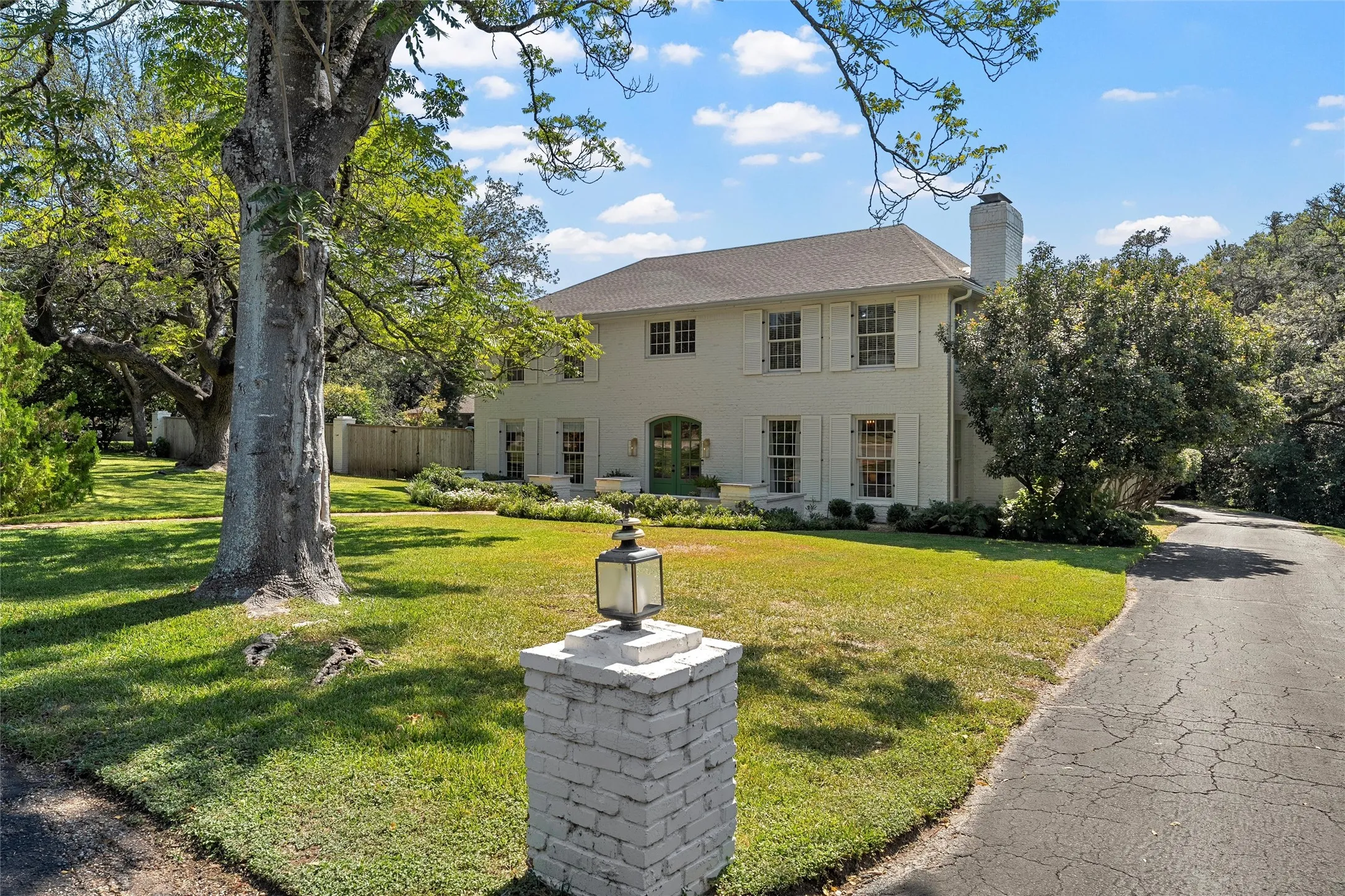 Single Family Residence For Sale in Mc Lennan County , 6710 Fish Pond Road, Waco, Texas 76710, 4 Bedroom, 4 Bathroom, 2 Garage spaces, 3,848 Sqft, built in 1973, mls#21327273, Real Estate Agent in Waco, Homes For Sale in Mc Lennan county, Homes For Sale in Waco, Realtor in Waco Texas, Real Estate Brokerage Independent Realty Texas, Luminita Cordes Realtor