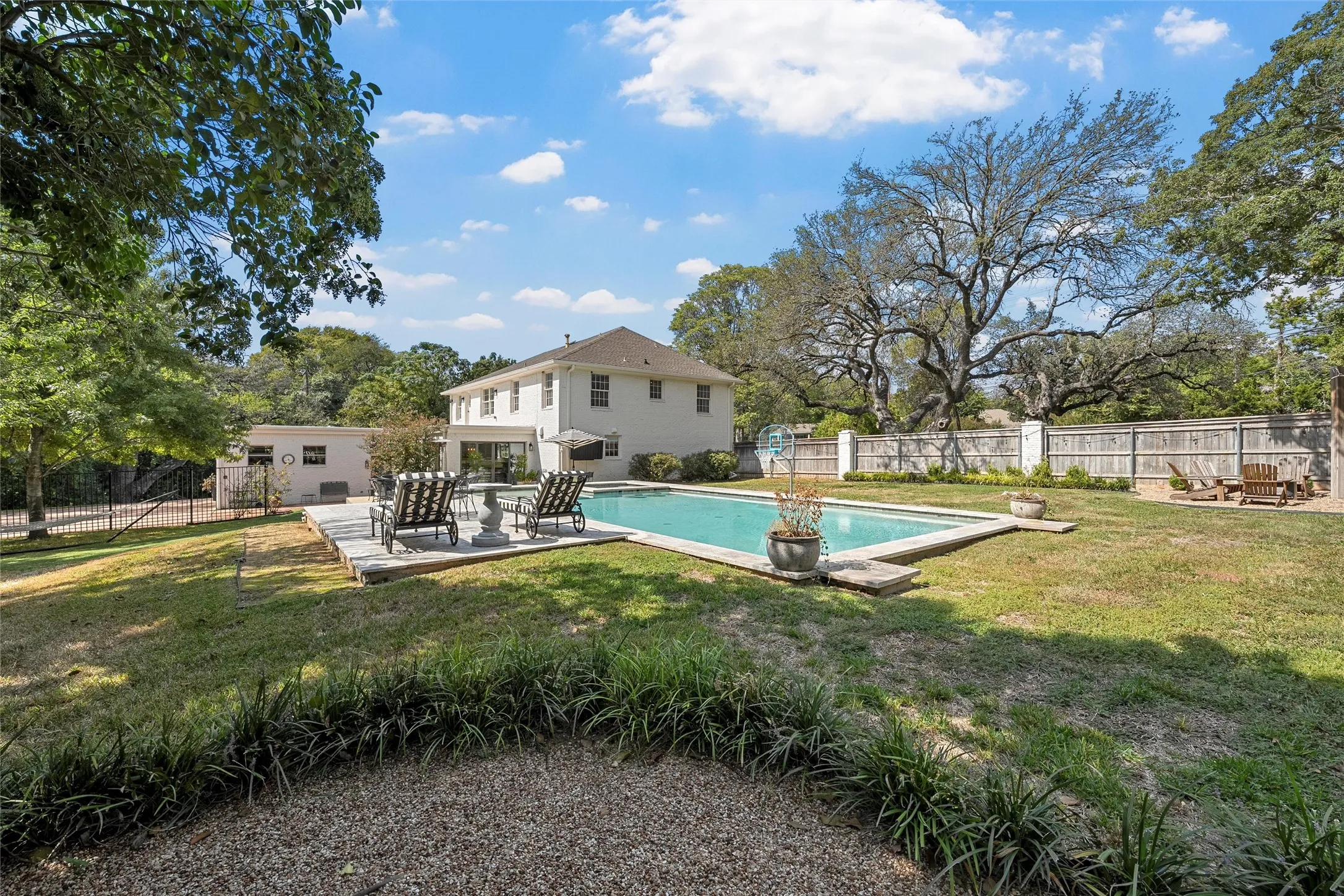 Single Family Residence For Sale in Mc Lennan County , 6710 Fish Pond Road, Waco, Texas 76710, 4 Bedroom, 4 Bathroom, 2 Garage spaces, 3,848 Sqft, built in 1973, mls#21327273, Real Estate Agent in Waco, Homes For Sale in Mc Lennan county, Homes For Sale in Waco, Realtor in Waco Texas, Real Estate Brokerage Independent Realty Texas, Luminita Cordes Realtor