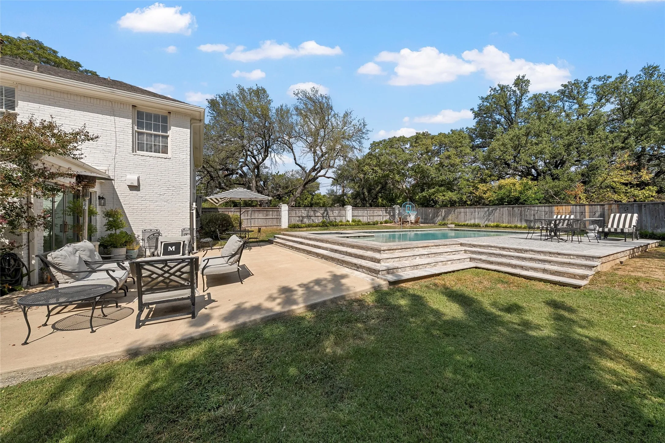 Single Family Residence For Sale in Mc Lennan County , 6710 Fish Pond Road, Waco, Texas 76710, 4 Bedroom, 4 Bathroom, 2 Garage spaces, 3,848 Sqft, built in 1973, mls#21327273, Real Estate Agent in Waco, Homes For Sale in Mc Lennan county, Homes For Sale in Waco, Realtor in Waco Texas, Real Estate Brokerage Independent Realty Texas, Luminita Cordes Realtor