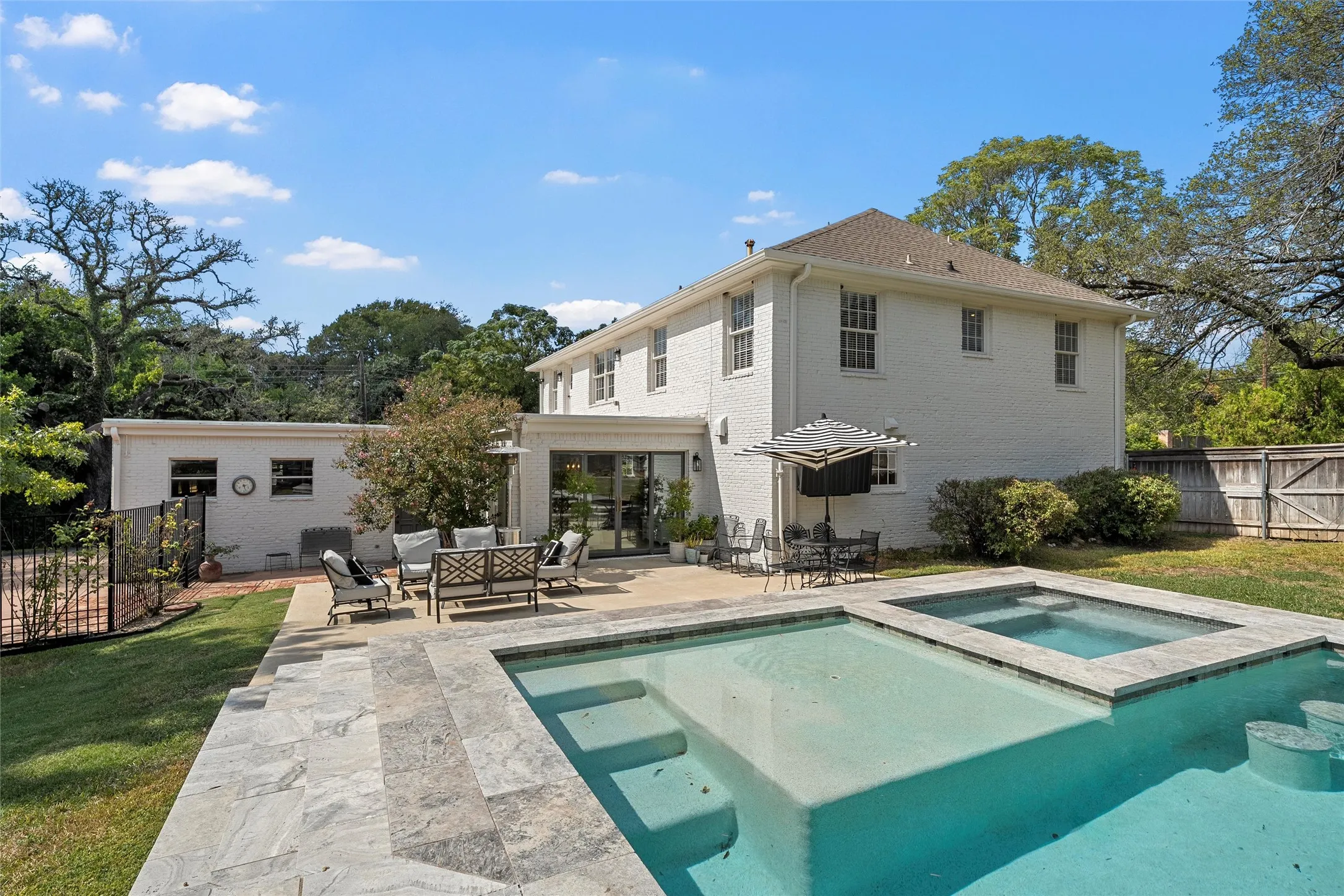 Single Family Residence For Sale in Mc Lennan County , 6710 Fish Pond Road, Waco, Texas 76710, 4 Bedroom, 4 Bathroom, 2 Garage spaces, 3,848 Sqft, built in 1973, mls#21327273, Real Estate Agent in Waco, Homes For Sale in Mc Lennan county, Homes For Sale in Waco, Realtor in Waco Texas, Real Estate Brokerage Independent Realty Texas, Luminita Cordes Realtor
