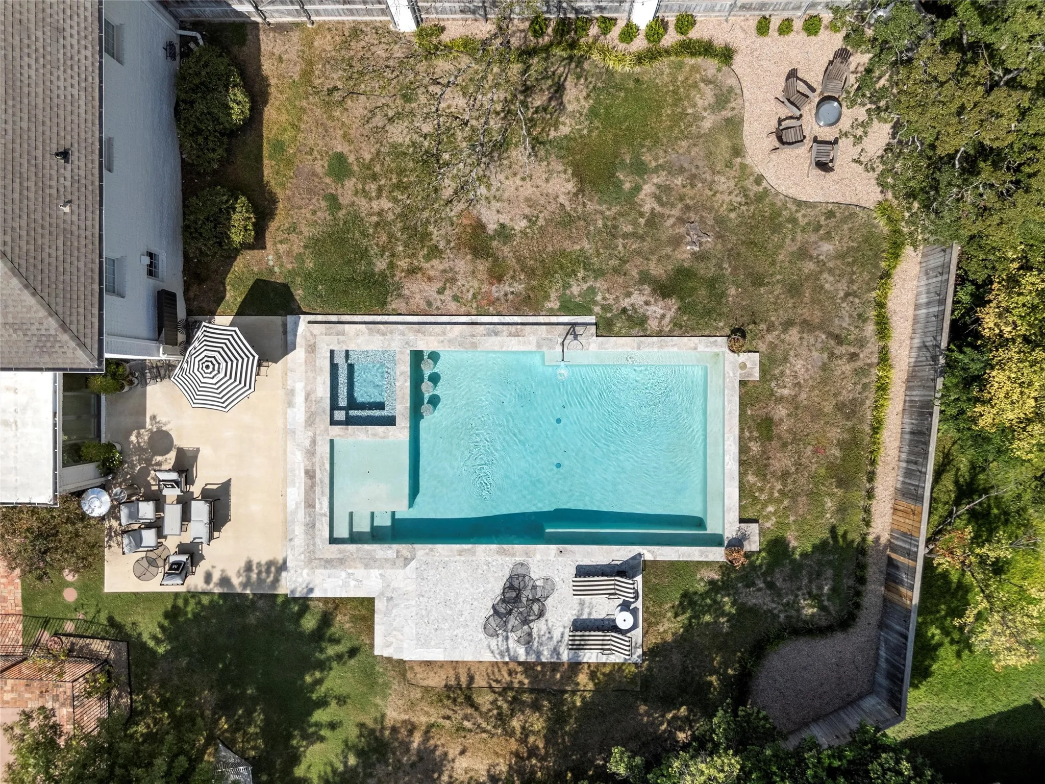 Single Family Residence For Sale in Mc Lennan County , 6710 Fish Pond Road, Waco, Texas 76710, 4 Bedroom, 4 Bathroom, 2 Garage spaces, 3,848 Sqft, built in 1973, mls#21327273, Real Estate Agent in Waco, Homes For Sale in Mc Lennan county, Homes For Sale in Waco, Realtor in Waco Texas, Real Estate Brokerage Independent Realty Texas, Luminita Cordes Realtor
