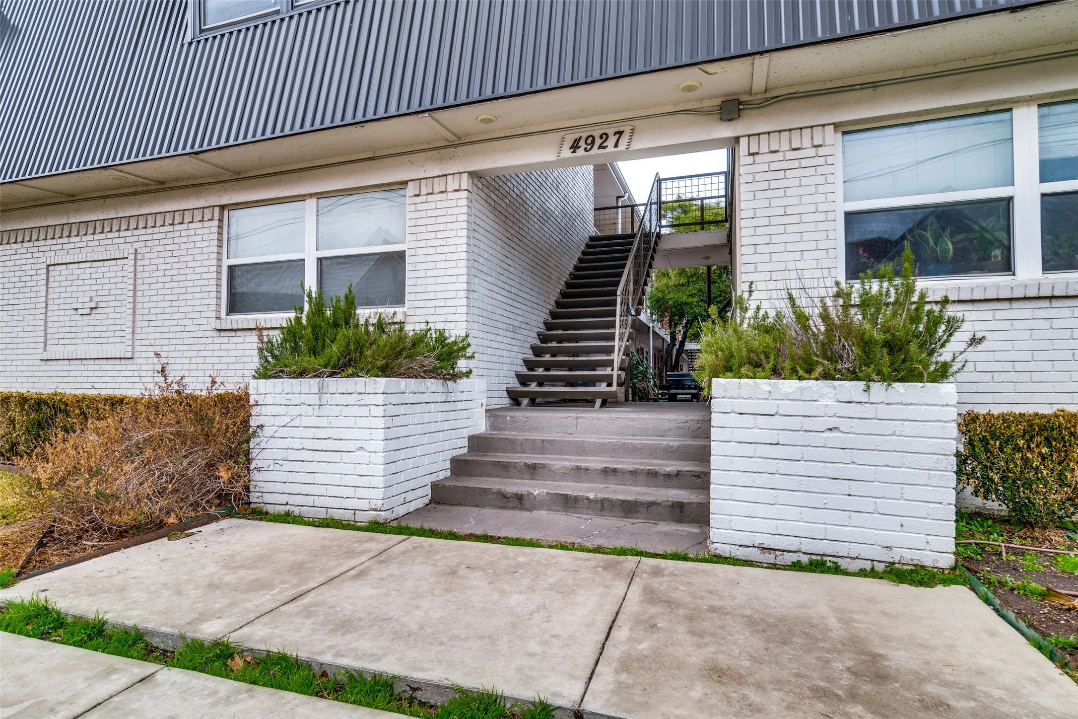 Apartment For Rent in Dallas County , 4927 San Jacinto Street 210, Dallas, Texas 75206, 1 Bedroom, 1 Bathroom, Garage spaces, 550 Sqft, built in 1965, mls#21329846, Real Estate Agent in Dallas, Homes For Rent in Dallas county, Homes For Rent in Dallas, Realtor in Dallas Texas, Real Estate Brokerage Independent Realty Texas, Luminita Cordes Realtor