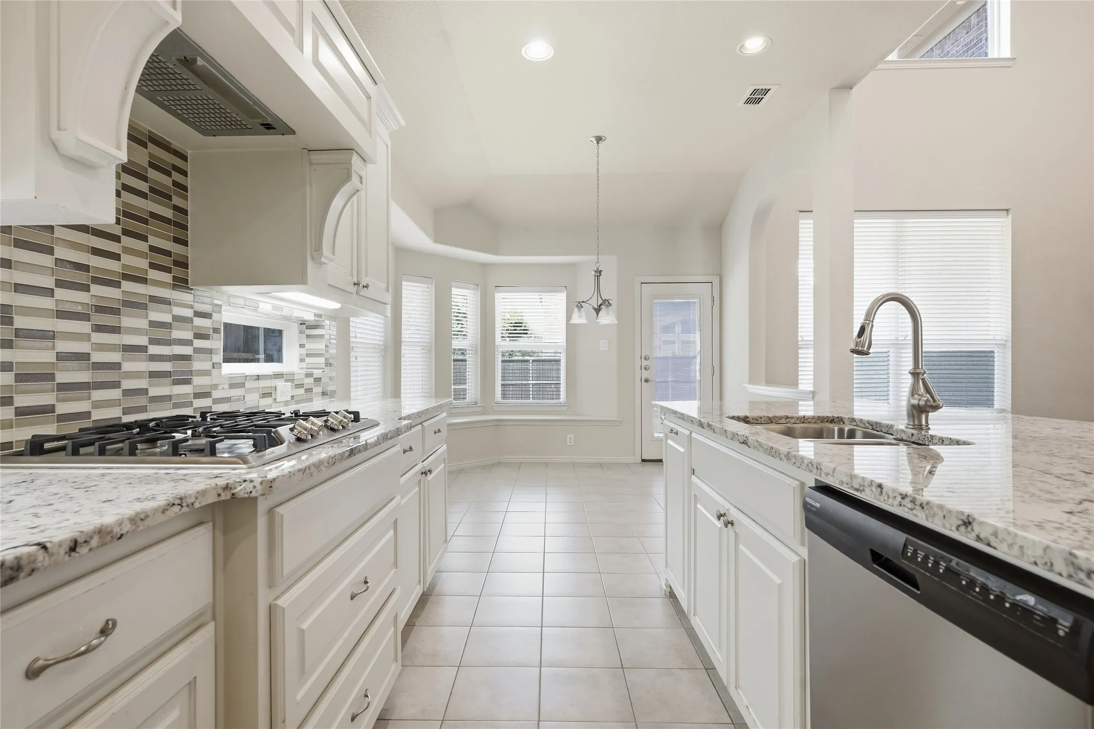 Single Family Residence For Sale in Collin County , 5657 Kerry Drive, Frisco, Texas 75035, 4 Bedroom, 3 Bathroom, 2 Garage spaces, 2,900 Sqft, built in 2016, mls#21325493, Real Estate Agent in Frisco, Homes For Sale in Collin county, Homes For Sale in Frisco, Realtor in Frisco Texas, Real Estate Brokerage Independent Realty Texas, Luminita Cordes Realtor