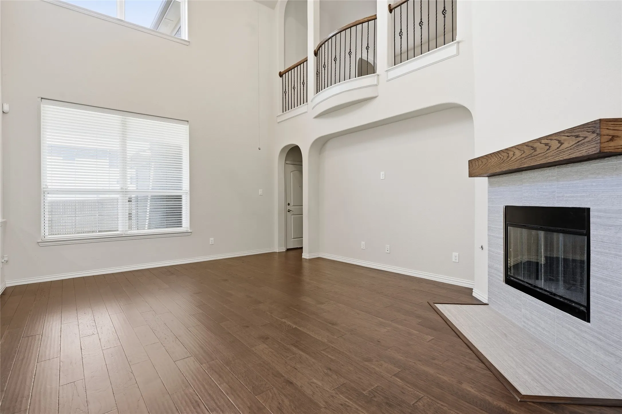Single Family Residence For Sale in Collin County , 5657 Kerry Drive, Frisco, Texas 75035, 4 Bedroom, 3 Bathroom, 2 Garage spaces, 2,900 Sqft, built in 2016, mls#21325493, Real Estate Agent in Frisco, Homes For Sale in Collin county, Homes For Sale in Frisco, Realtor in Frisco Texas, Real Estate Brokerage Independent Realty Texas, Luminita Cordes Realtor