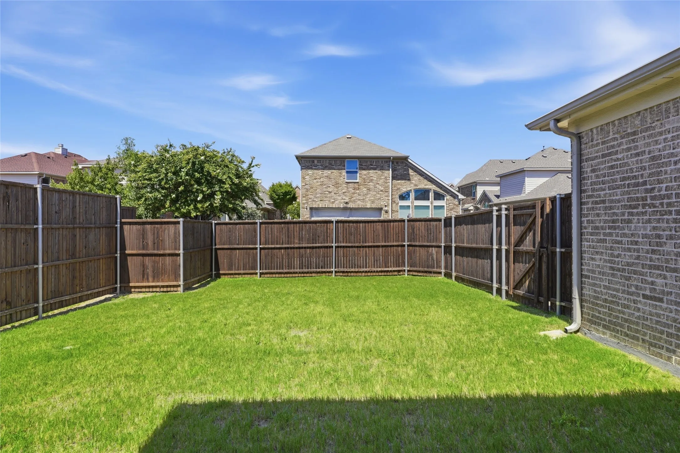 Single Family Residence For Sale in Collin County , 5657 Kerry Drive, Frisco, Texas 75035, 4 Bedroom, 3 Bathroom, 2 Garage spaces, 2,900 Sqft, built in 2016, mls#21325493, Real Estate Agent in Frisco, Homes For Sale in Collin county, Homes For Sale in Frisco, Realtor in Frisco Texas, Real Estate Brokerage Independent Realty Texas, Luminita Cordes Realtor