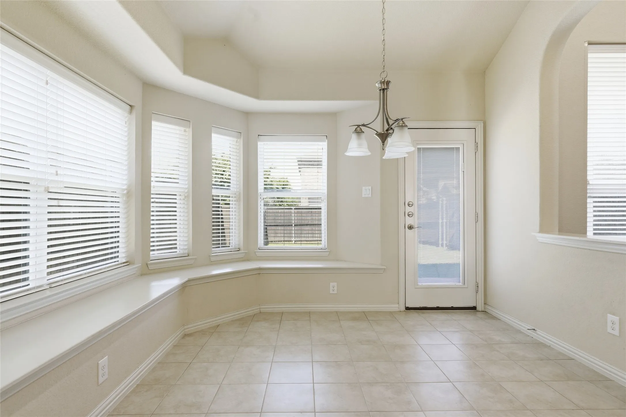 Single Family Residence For Sale in Collin County , 5657 Kerry Drive, Frisco, Texas 75035, 4 Bedroom, 3 Bathroom, 2 Garage spaces, 2,900 Sqft, built in 2016, mls#21325493, Real Estate Agent in Frisco, Homes For Sale in Collin county, Homes For Sale in Frisco, Realtor in Frisco Texas, Real Estate Brokerage Independent Realty Texas, Luminita Cordes Realtor