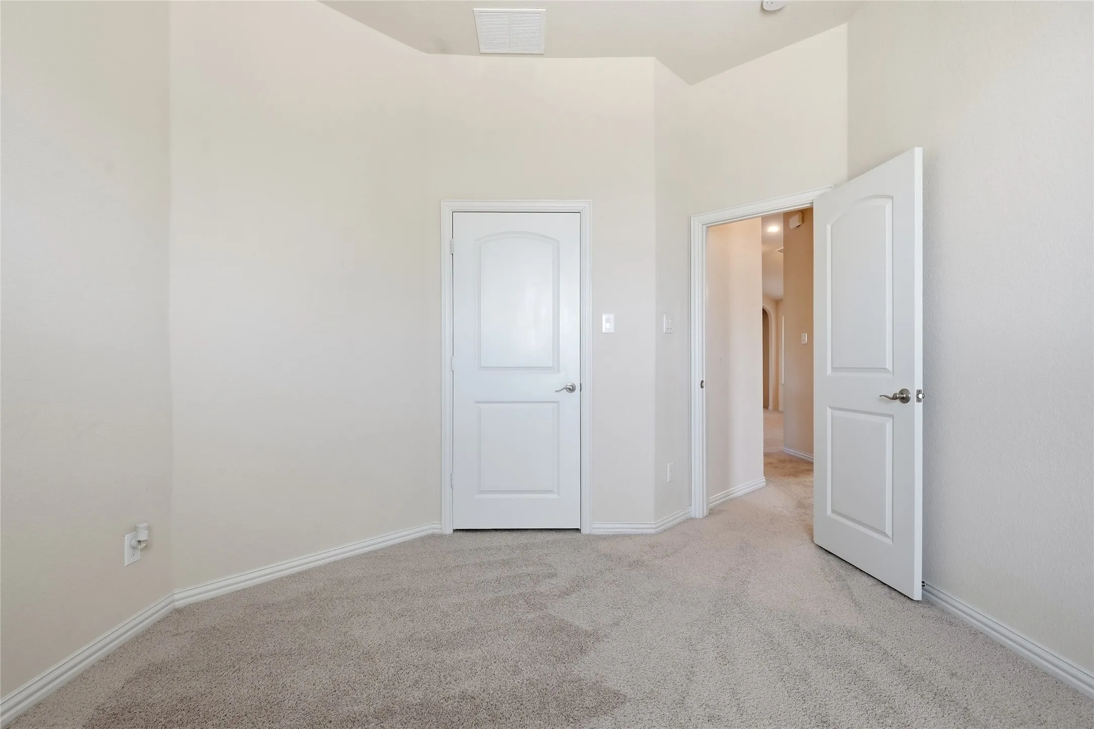 Single Family Residence For Sale in Collin County , 5657 Kerry Drive, Frisco, Texas 75035, 4 Bedroom, 3 Bathroom, 2 Garage spaces, 2,900 Sqft, built in 2016, mls#21325493, Real Estate Agent in Frisco, Homes For Sale in Collin county, Homes For Sale in Frisco, Realtor in Frisco Texas, Real Estate Brokerage Independent Realty Texas, Luminita Cordes Realtor