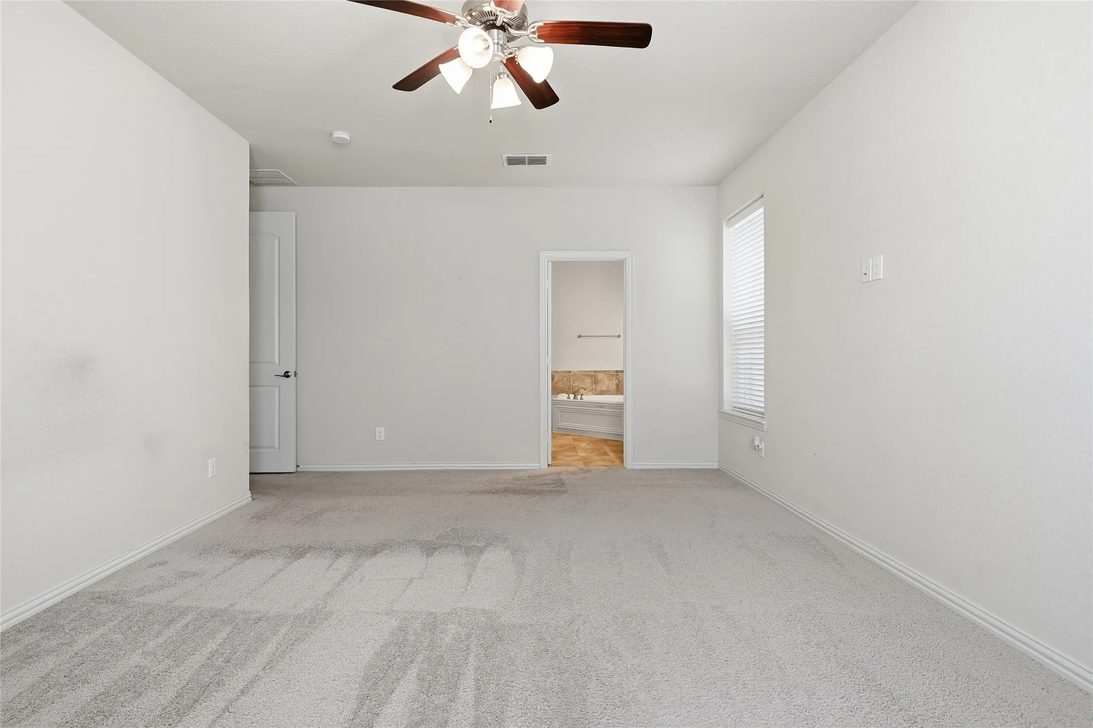 Single Family Residence For Sale in Collin County , 5657 Kerry Drive, Frisco, Texas 75035, 4 Bedroom, 3 Bathroom, 2 Garage spaces, 2,900 Sqft, built in 2016, mls#21325493, Real Estate Agent in Frisco, Homes For Sale in Collin county, Homes For Sale in Frisco, Realtor in Frisco Texas, Real Estate Brokerage Independent Realty Texas, Luminita Cordes Realtor