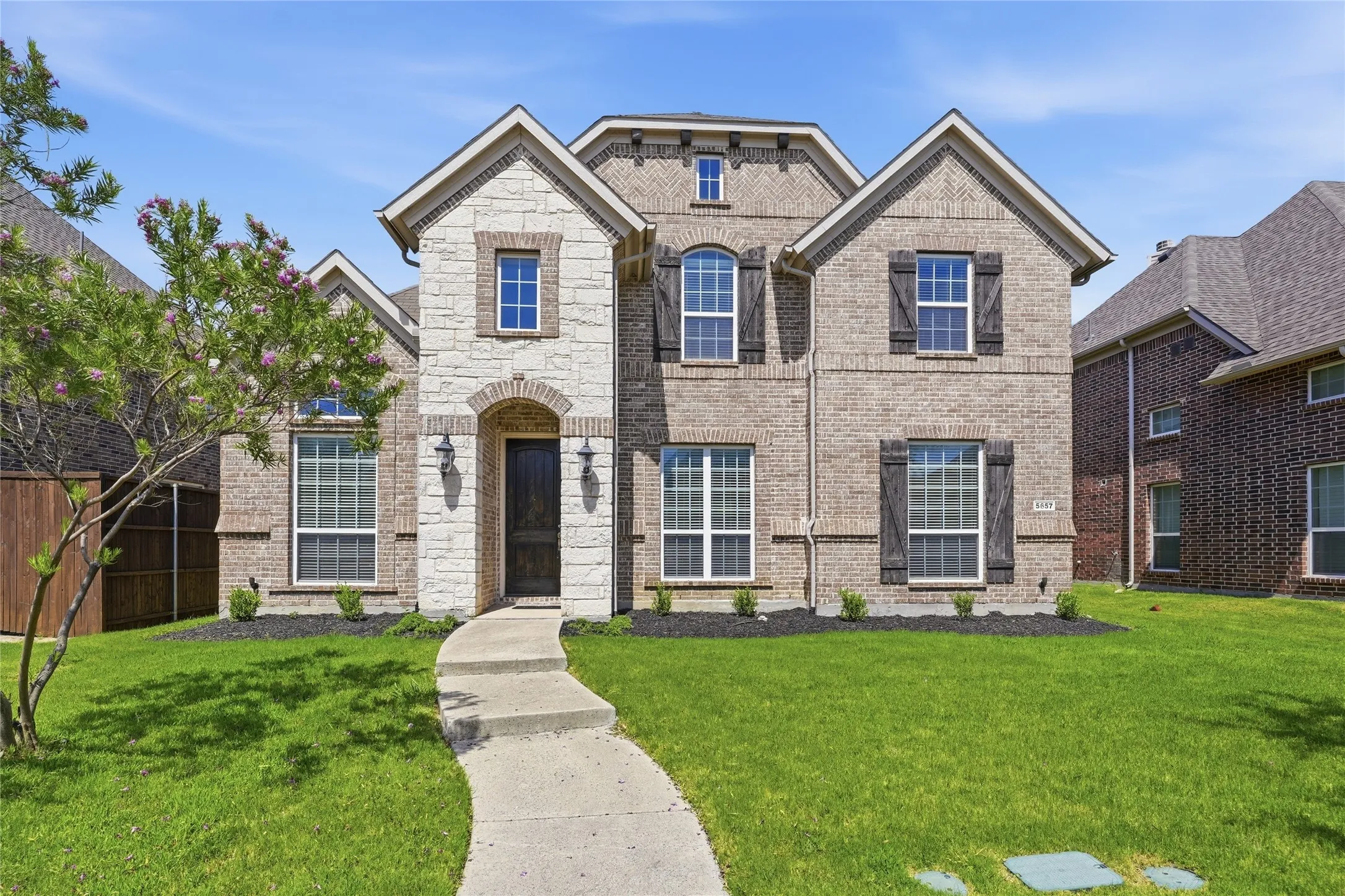 Single Family Residence For Sale in Collin County , 5657 Kerry Drive, Frisco, Texas 75035, 4 Bedroom, 3 Bathroom, 2 Garage spaces, 2,900 Sqft, built in 2016, mls#21325493, Real Estate Agent in Frisco, Homes For Sale in Collin county, Homes For Sale in Frisco, Realtor in Frisco Texas, Real Estate Brokerage Independent Realty Texas, Luminita Cordes Realtor