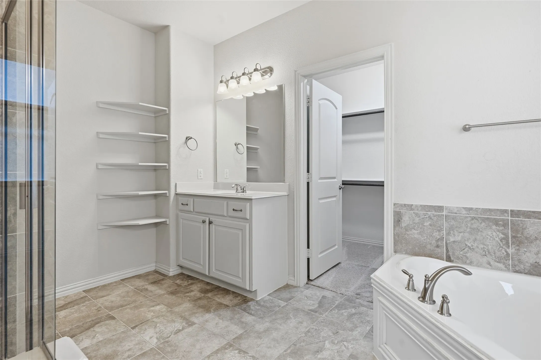 Single Family Residence For Sale in Collin County , 5657 Kerry Drive, Frisco, Texas 75035, 4 Bedroom, 3 Bathroom, 2 Garage spaces, 2,900 Sqft, built in 2016, mls#21325493, Real Estate Agent in Frisco, Homes For Sale in Collin county, Homes For Sale in Frisco, Realtor in Frisco Texas, Real Estate Brokerage Independent Realty Texas, Luminita Cordes Realtor