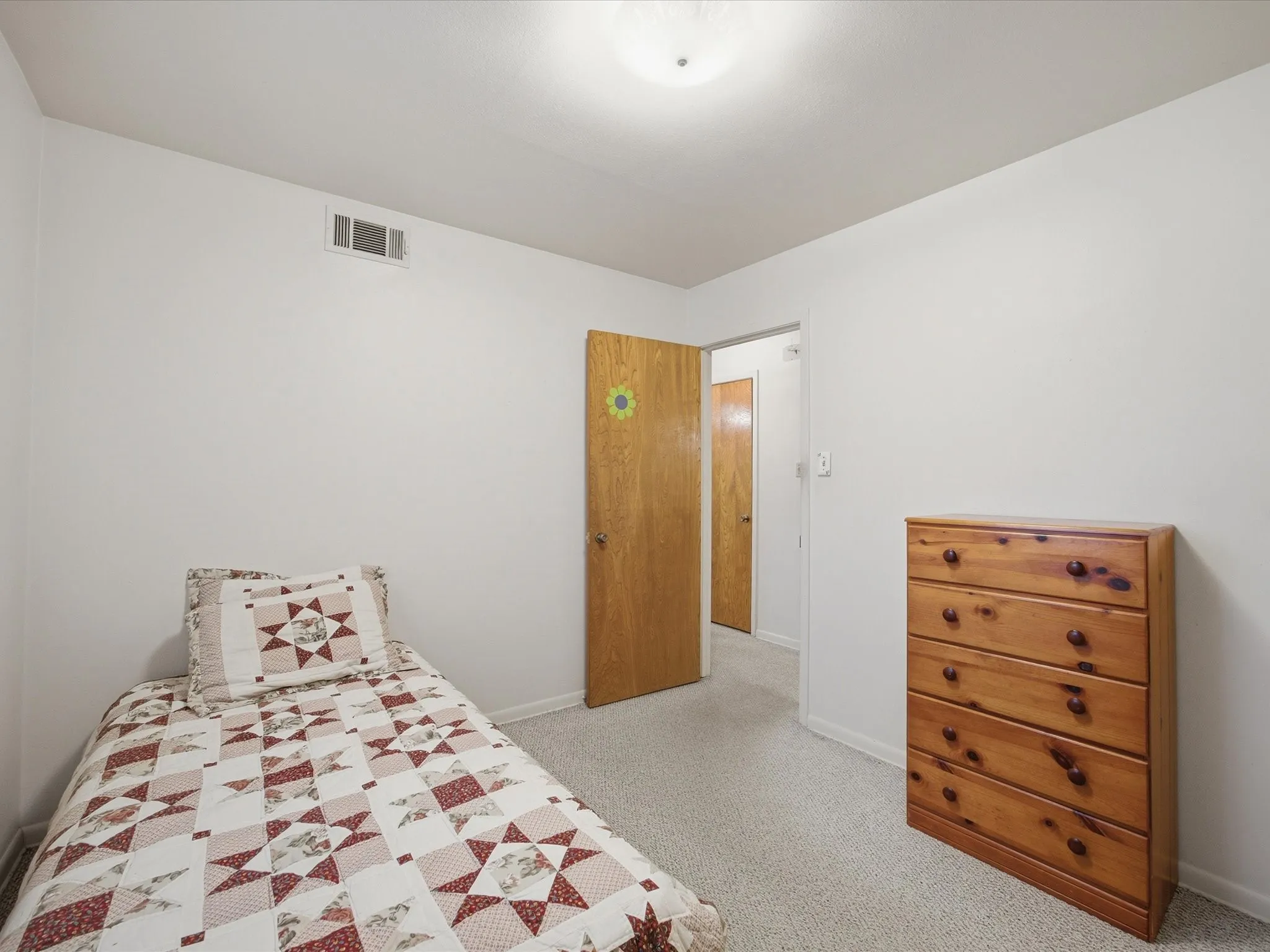 Single Family Residence For Sale in Ellis County , 1313 Crestridge Street, Ennis, Texas 75119, 3 Bedroom, 2 Bathroom, 2 Garage spaces, 1,213 Sqft, built in 1965, mls#21329736, Real Estate Agent in Ennis, Homes For Sale in Ellis county, Homes For Sale in Ennis, Realtor in Ennis Texas, Real Estate Brokerage Independent Realty Texas, Luminita Cordes Realtor