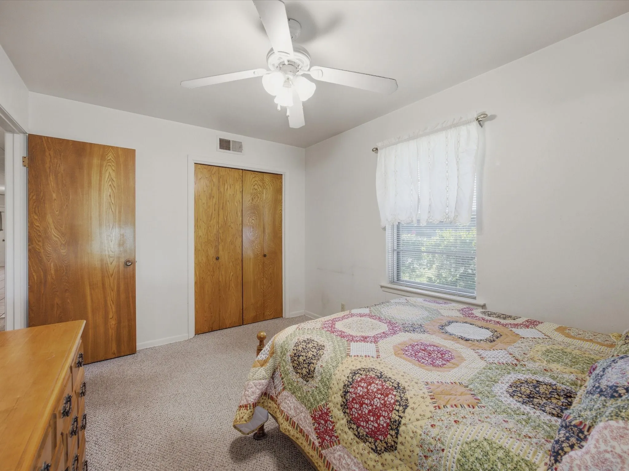Single Family Residence For Sale in Ellis County , 1313 Crestridge Street, Ennis, Texas 75119, 3 Bedroom, 2 Bathroom, 2 Garage spaces, 1,213 Sqft, built in 1965, mls#21329736, Real Estate Agent in Ennis, Homes For Sale in Ellis county, Homes For Sale in Ennis, Realtor in Ennis Texas, Real Estate Brokerage Independent Realty Texas, Luminita Cordes Realtor