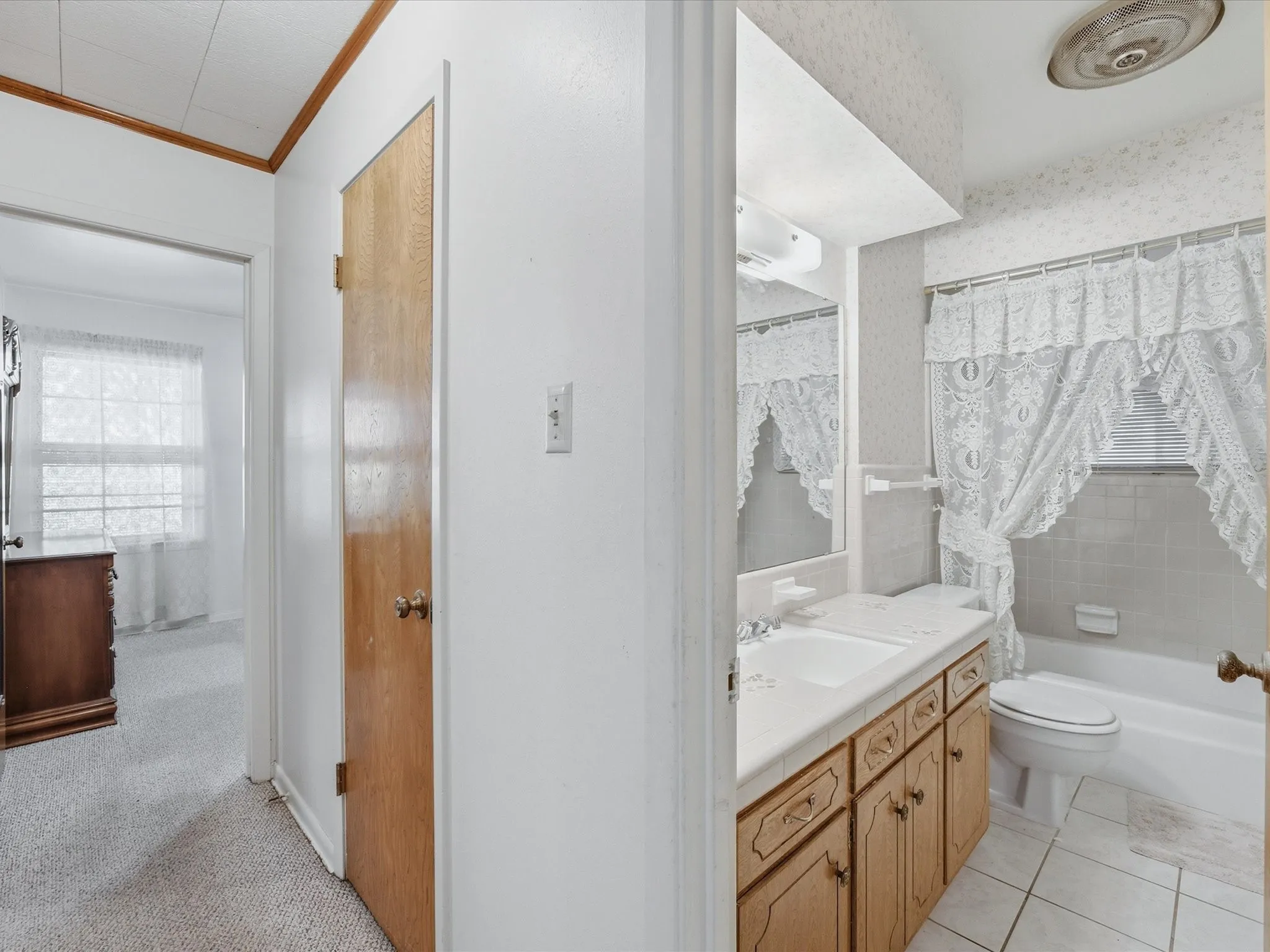 Single Family Residence For Sale in Ellis County , 1313 Crestridge Street, Ennis, Texas 75119, 3 Bedroom, 2 Bathroom, 2 Garage spaces, 1,213 Sqft, built in 1965, mls#21329736, Real Estate Agent in Ennis, Homes For Sale in Ellis county, Homes For Sale in Ennis, Realtor in Ennis Texas, Real Estate Brokerage Independent Realty Texas, Luminita Cordes Realtor