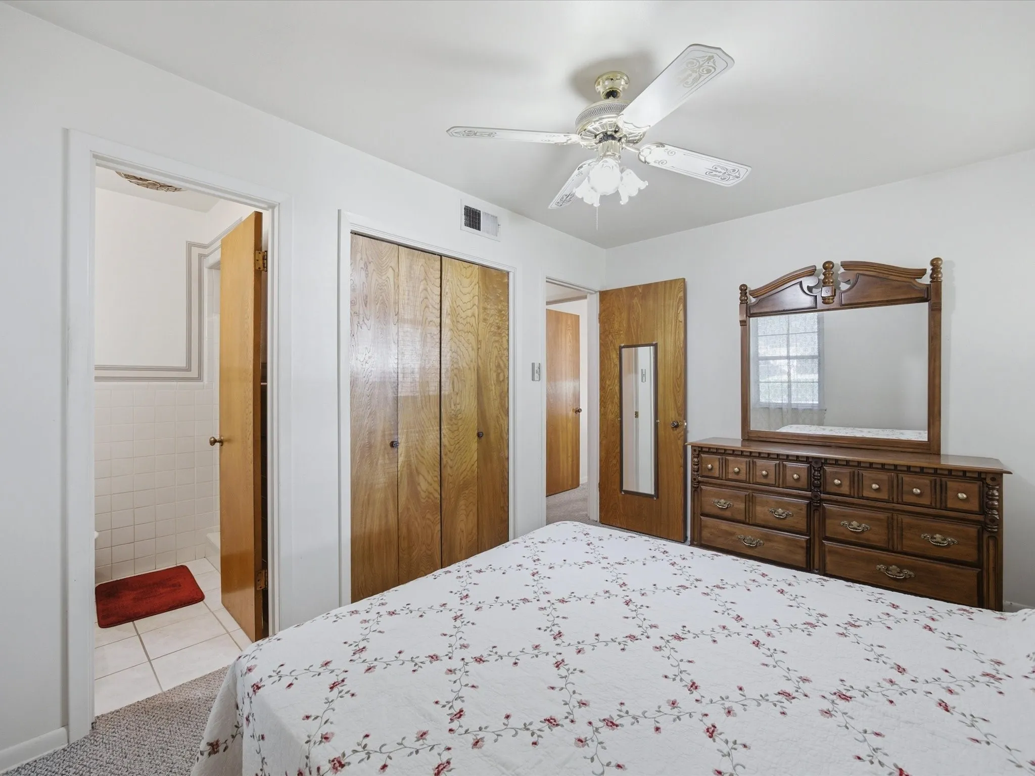 Single Family Residence For Sale in Ellis County , 1313 Crestridge Street, Ennis, Texas 75119, 3 Bedroom, 2 Bathroom, 2 Garage spaces, 1,213 Sqft, built in 1965, mls#21329736, Real Estate Agent in Ennis, Homes For Sale in Ellis county, Homes For Sale in Ennis, Realtor in Ennis Texas, Real Estate Brokerage Independent Realty Texas, Luminita Cordes Realtor