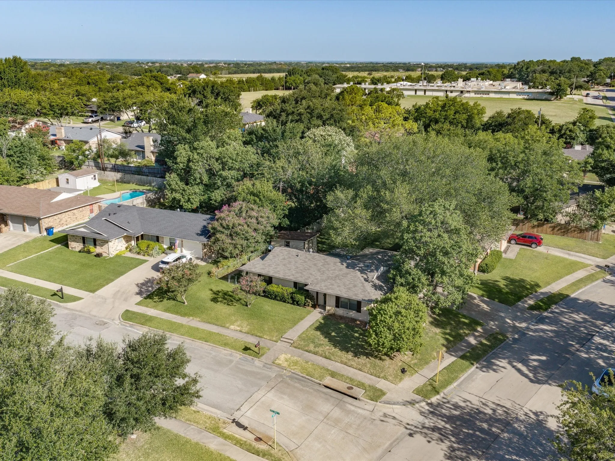 Single Family Residence For Sale in Ellis County , 1313 Crestridge Street, Ennis, Texas 75119, 3 Bedroom, 2 Bathroom, 2 Garage spaces, 1,213 Sqft, built in 1965, mls#21329736, Real Estate Agent in Ennis, Homes For Sale in Ellis county, Homes For Sale in Ennis, Realtor in Ennis Texas, Real Estate Brokerage Independent Realty Texas, Luminita Cordes Realtor