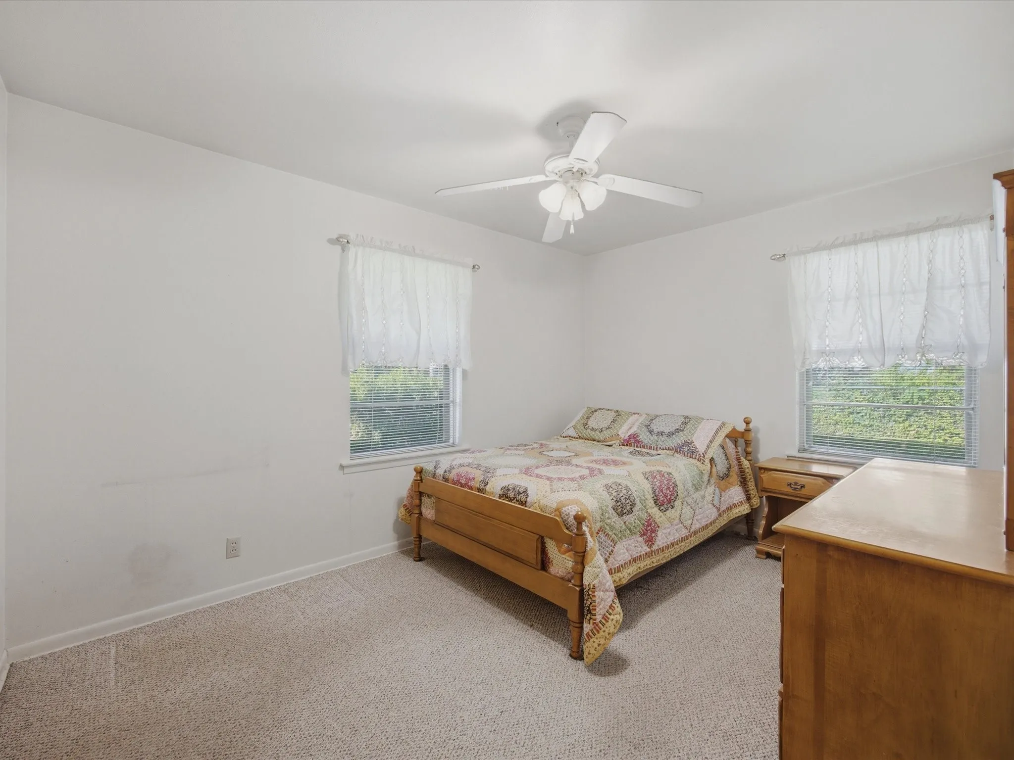 Single Family Residence For Sale in Ellis County , 1313 Crestridge Street, Ennis, Texas 75119, 3 Bedroom, 2 Bathroom, 2 Garage spaces, 1,213 Sqft, built in 1965, mls#21329736, Real Estate Agent in Ennis, Homes For Sale in Ellis county, Homes For Sale in Ennis, Realtor in Ennis Texas, Real Estate Brokerage Independent Realty Texas, Luminita Cordes Realtor
