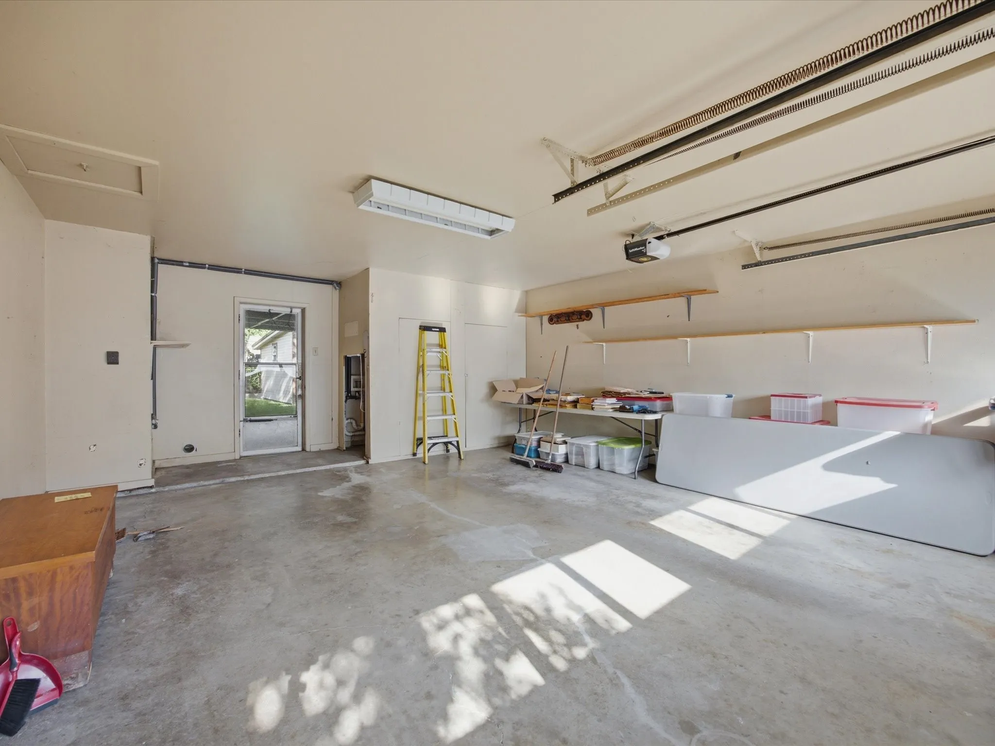 Single Family Residence For Sale in Ellis County , 1313 Crestridge Street, Ennis, Texas 75119, 3 Bedroom, 2 Bathroom, 2 Garage spaces, 1,213 Sqft, built in 1965, mls#21329736, Real Estate Agent in Ennis, Homes For Sale in Ellis county, Homes For Sale in Ennis, Realtor in Ennis Texas, Real Estate Brokerage Independent Realty Texas, Luminita Cordes Realtor
