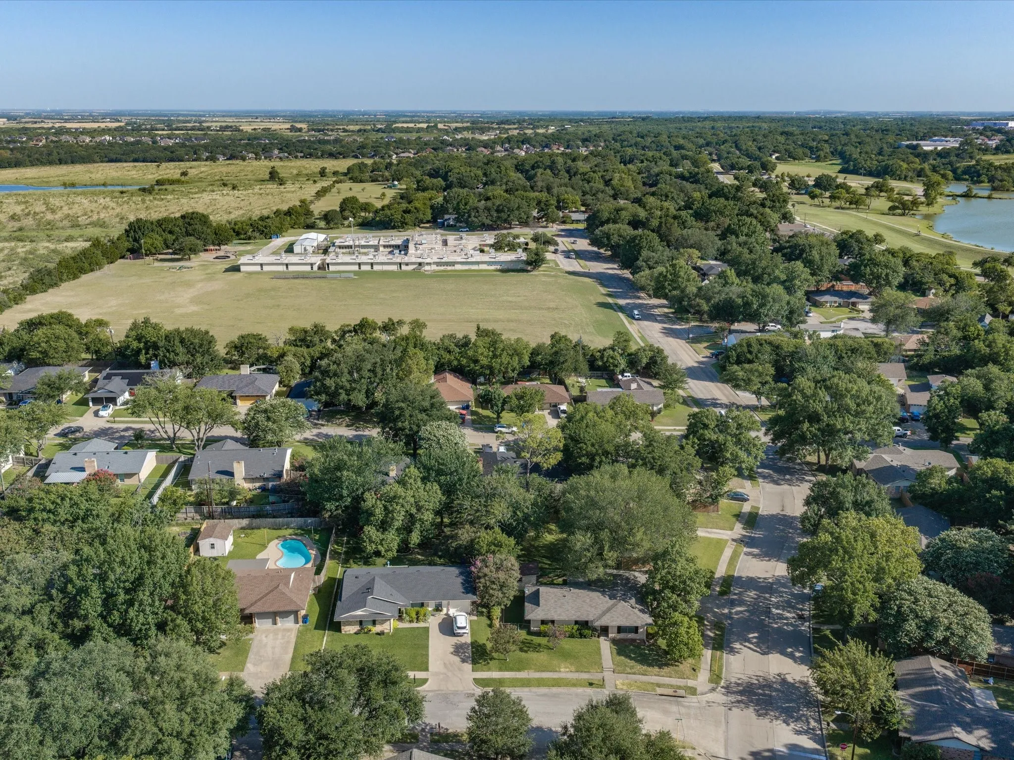 Single Family Residence For Sale in Ellis County , 1313 Crestridge Street, Ennis, Texas 75119, 3 Bedroom, 2 Bathroom, 2 Garage spaces, 1,213 Sqft, built in 1965, mls#21329736, Real Estate Agent in Ennis, Homes For Sale in Ellis county, Homes For Sale in Ennis, Realtor in Ennis Texas, Real Estate Brokerage Independent Realty Texas, Luminita Cordes Realtor