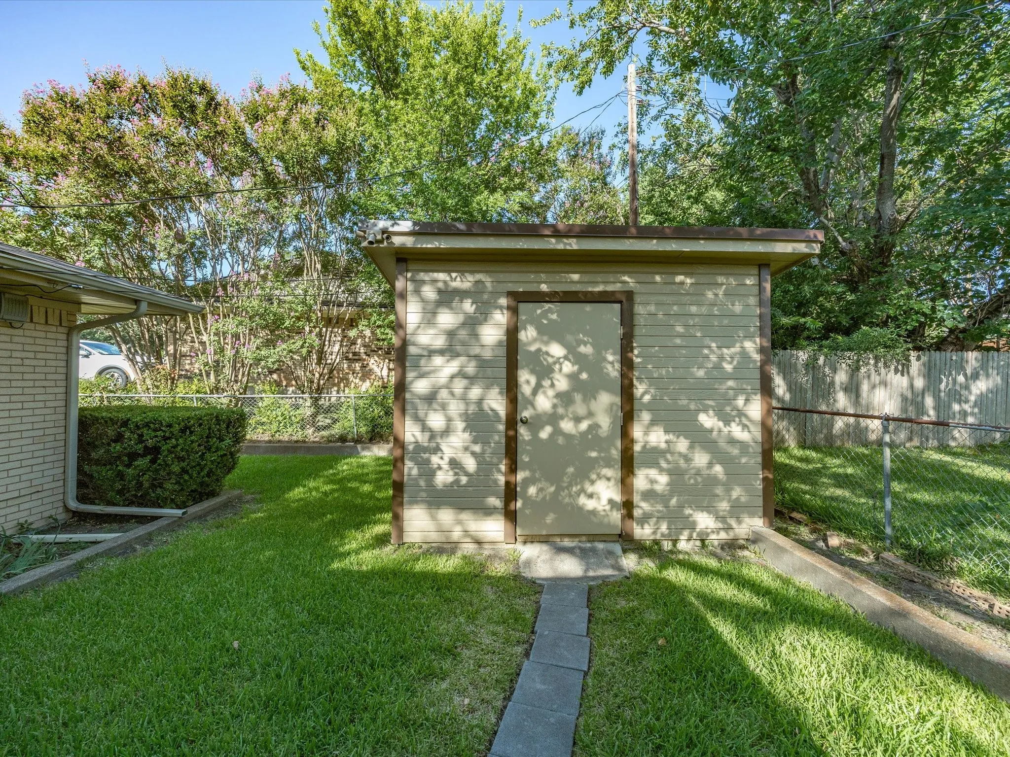 Single Family Residence For Sale in Ellis County , 1313 Crestridge Street, Ennis, Texas 75119, 3 Bedroom, 2 Bathroom, 2 Garage spaces, 1,213 Sqft, built in 1965, mls#21329736, Real Estate Agent in Ennis, Homes For Sale in Ellis county, Homes For Sale in Ennis, Realtor in Ennis Texas, Real Estate Brokerage Independent Realty Texas, Luminita Cordes Realtor