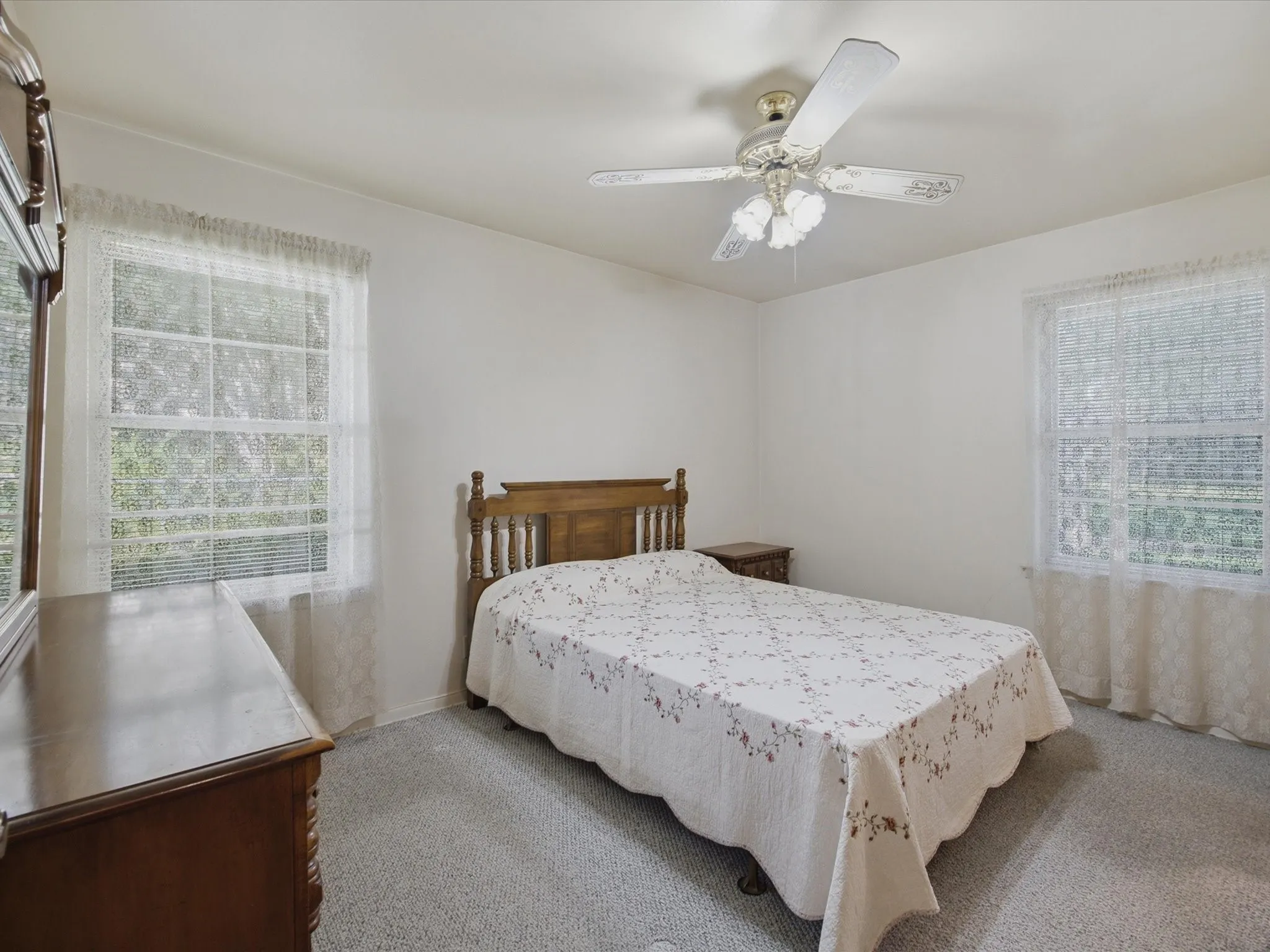Single Family Residence For Sale in Ellis County , 1313 Crestridge Street, Ennis, Texas 75119, 3 Bedroom, 2 Bathroom, 2 Garage spaces, 1,213 Sqft, built in 1965, mls#21329736, Real Estate Agent in Ennis, Homes For Sale in Ellis county, Homes For Sale in Ennis, Realtor in Ennis Texas, Real Estate Brokerage Independent Realty Texas, Luminita Cordes Realtor