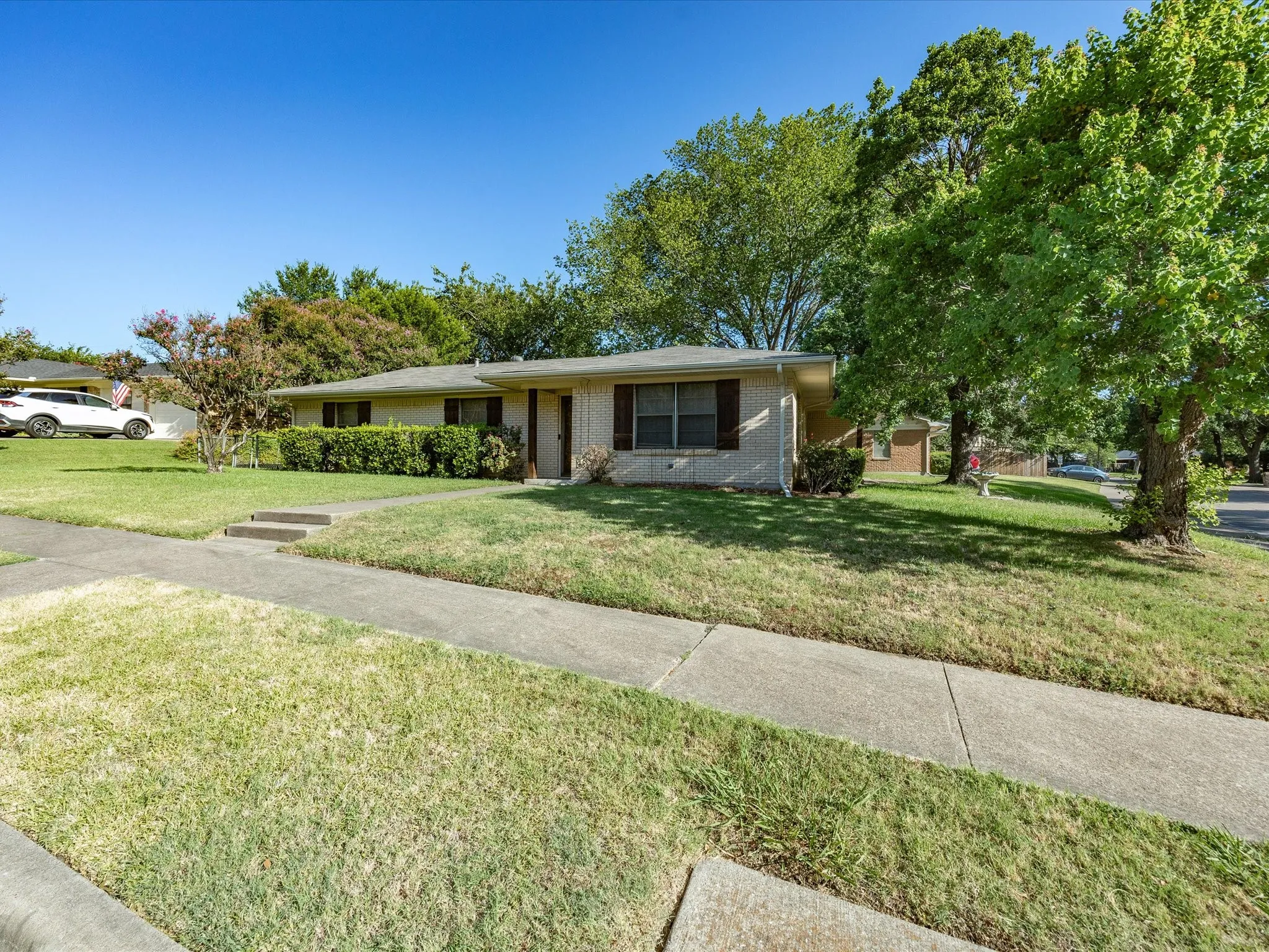 Single Family Residence For Sale in Ellis County , 1313 Crestridge Street, Ennis, Texas 75119, 3 Bedroom, 2 Bathroom, 2 Garage spaces, 1,213 Sqft, built in 1965, mls#21329736, Real Estate Agent in Ennis, Homes For Sale in Ellis county, Homes For Sale in Ennis, Realtor in Ennis Texas, Real Estate Brokerage Independent Realty Texas, Luminita Cordes Realtor