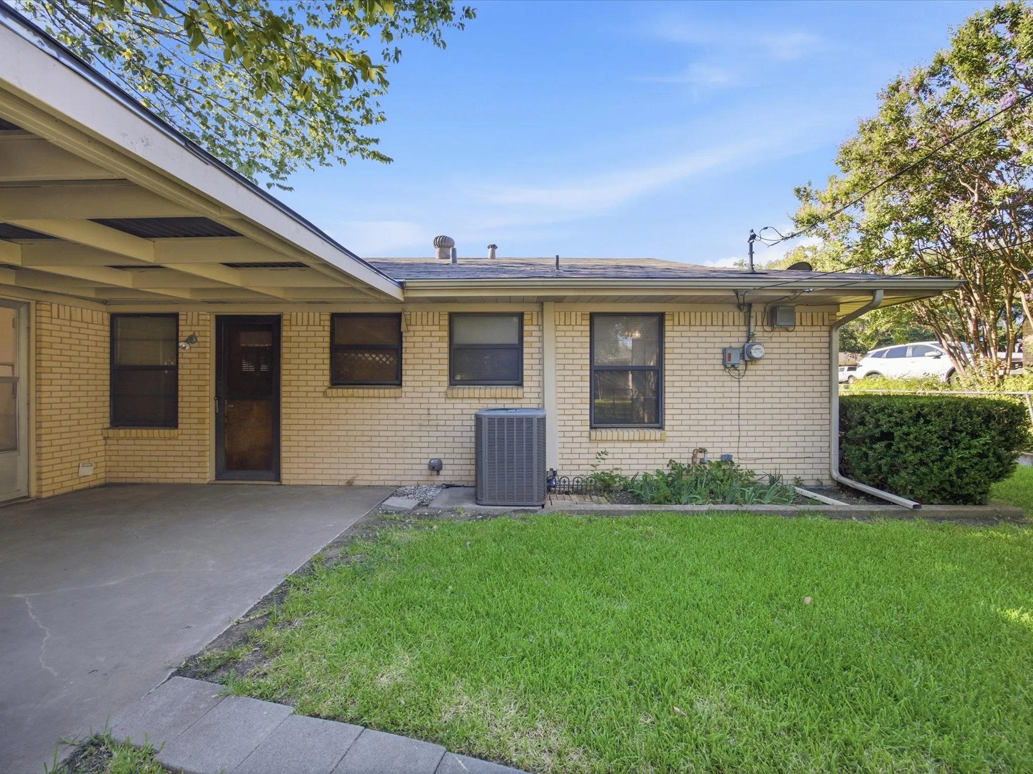 Single Family Residence For Sale in Ellis County , 1313 Crestridge Street, Ennis, Texas 75119, 3 Bedroom, 2 Bathroom, 2 Garage spaces, 1,213 Sqft, built in 1965, mls#21329736, Real Estate Agent in Ennis, Homes For Sale in Ellis county, Homes For Sale in Ennis, Realtor in Ennis Texas, Real Estate Brokerage Independent Realty Texas, Luminita Cordes Realtor