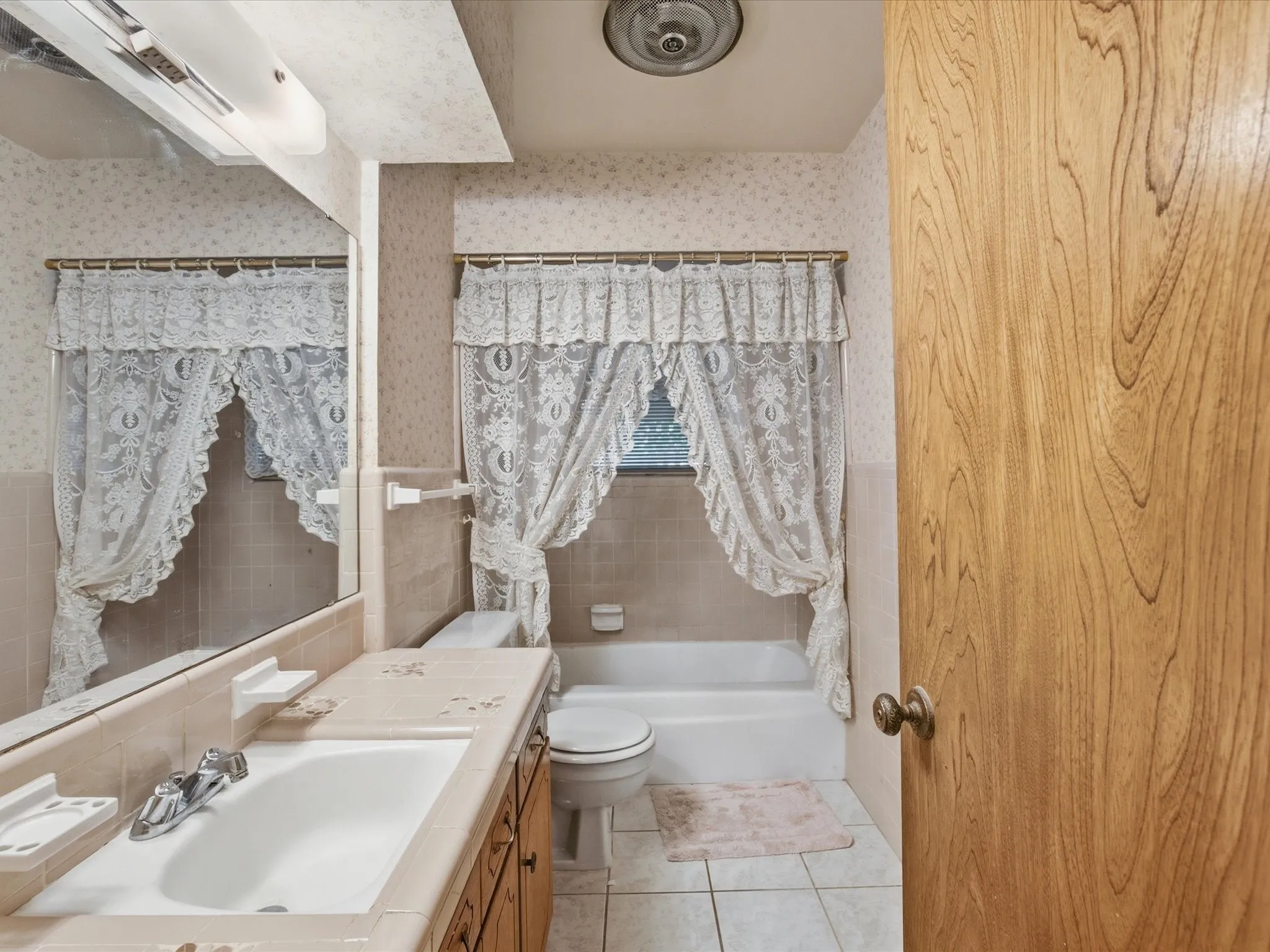 Single Family Residence For Sale in Ellis County , 1313 Crestridge Street, Ennis, Texas 75119, 3 Bedroom, 2 Bathroom, 2 Garage spaces, 1,213 Sqft, built in 1965, mls#21329736, Real Estate Agent in Ennis, Homes For Sale in Ellis county, Homes For Sale in Ennis, Realtor in Ennis Texas, Real Estate Brokerage Independent Realty Texas, Luminita Cordes Realtor