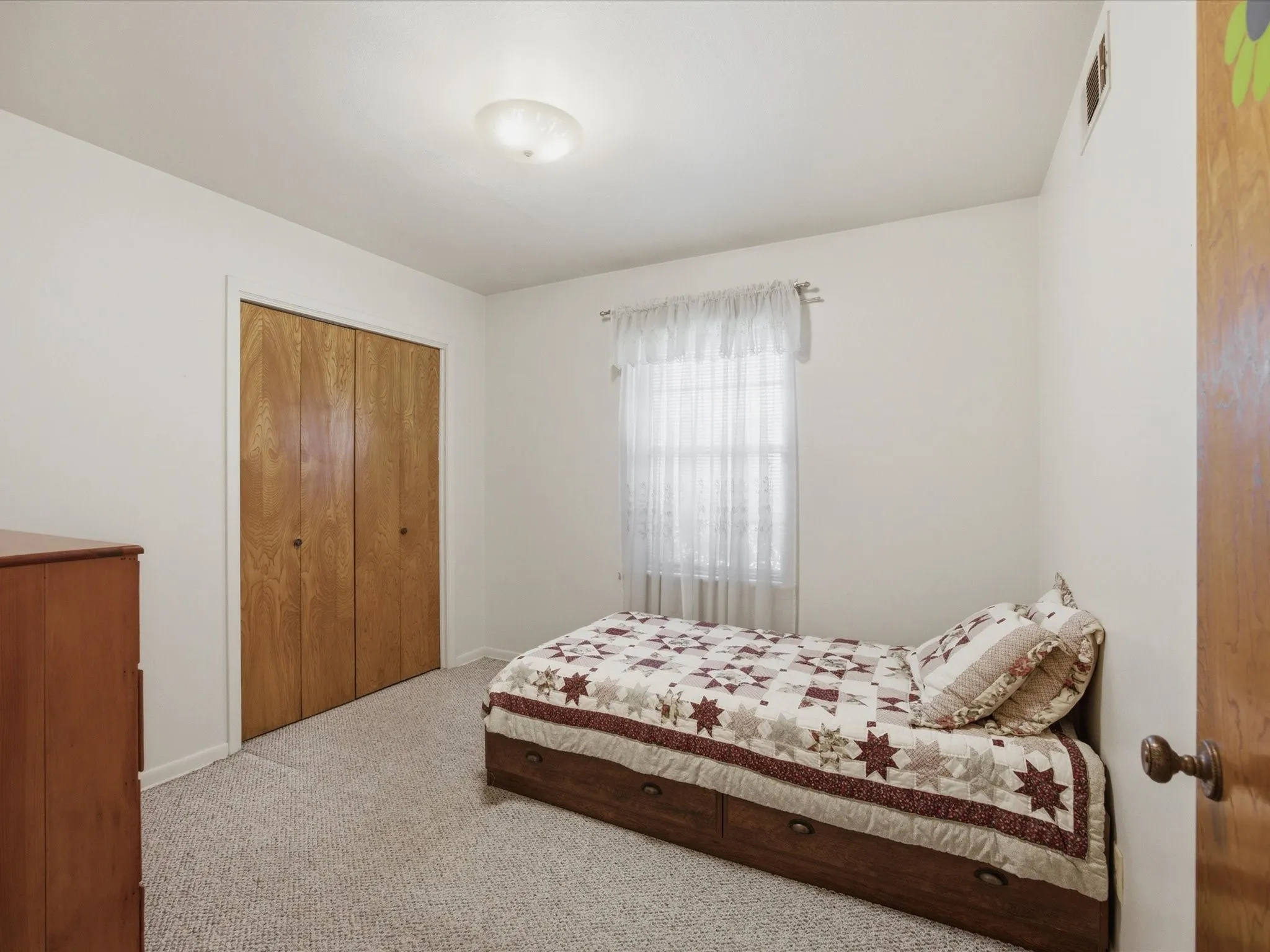 Single Family Residence For Sale in Ellis County , 1313 Crestridge Street, Ennis, Texas 75119, 3 Bedroom, 2 Bathroom, 2 Garage spaces, 1,213 Sqft, built in 1965, mls#21329736, Real Estate Agent in Ennis, Homes For Sale in Ellis county, Homes For Sale in Ennis, Realtor in Ennis Texas, Real Estate Brokerage Independent Realty Texas, Luminita Cordes Realtor