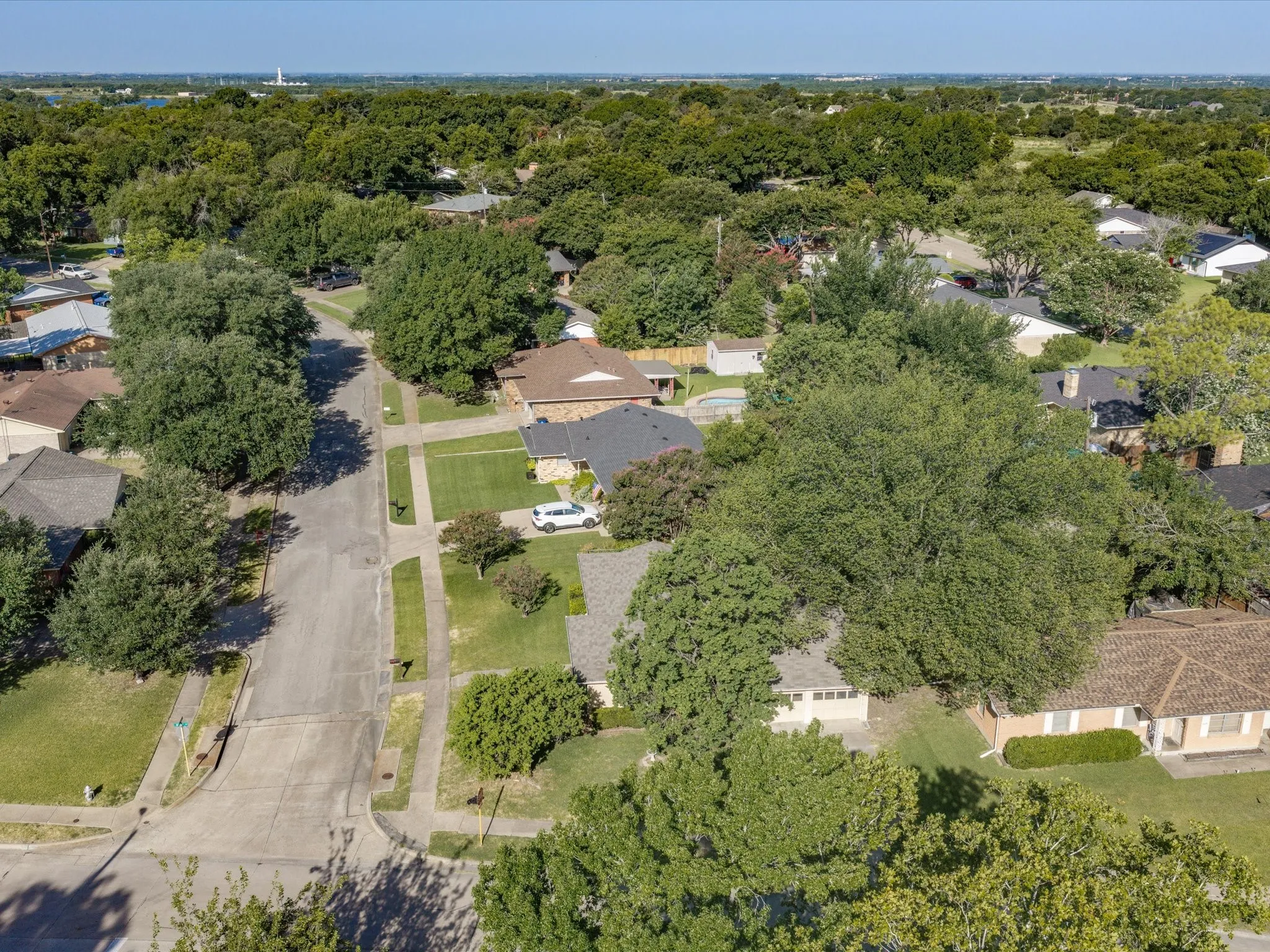 Single Family Residence For Sale in Ellis County , 1313 Crestridge Street, Ennis, Texas 75119, 3 Bedroom, 2 Bathroom, 2 Garage spaces, 1,213 Sqft, built in 1965, mls#21329736, Real Estate Agent in Ennis, Homes For Sale in Ellis county, Homes For Sale in Ennis, Realtor in Ennis Texas, Real Estate Brokerage Independent Realty Texas, Luminita Cordes Realtor