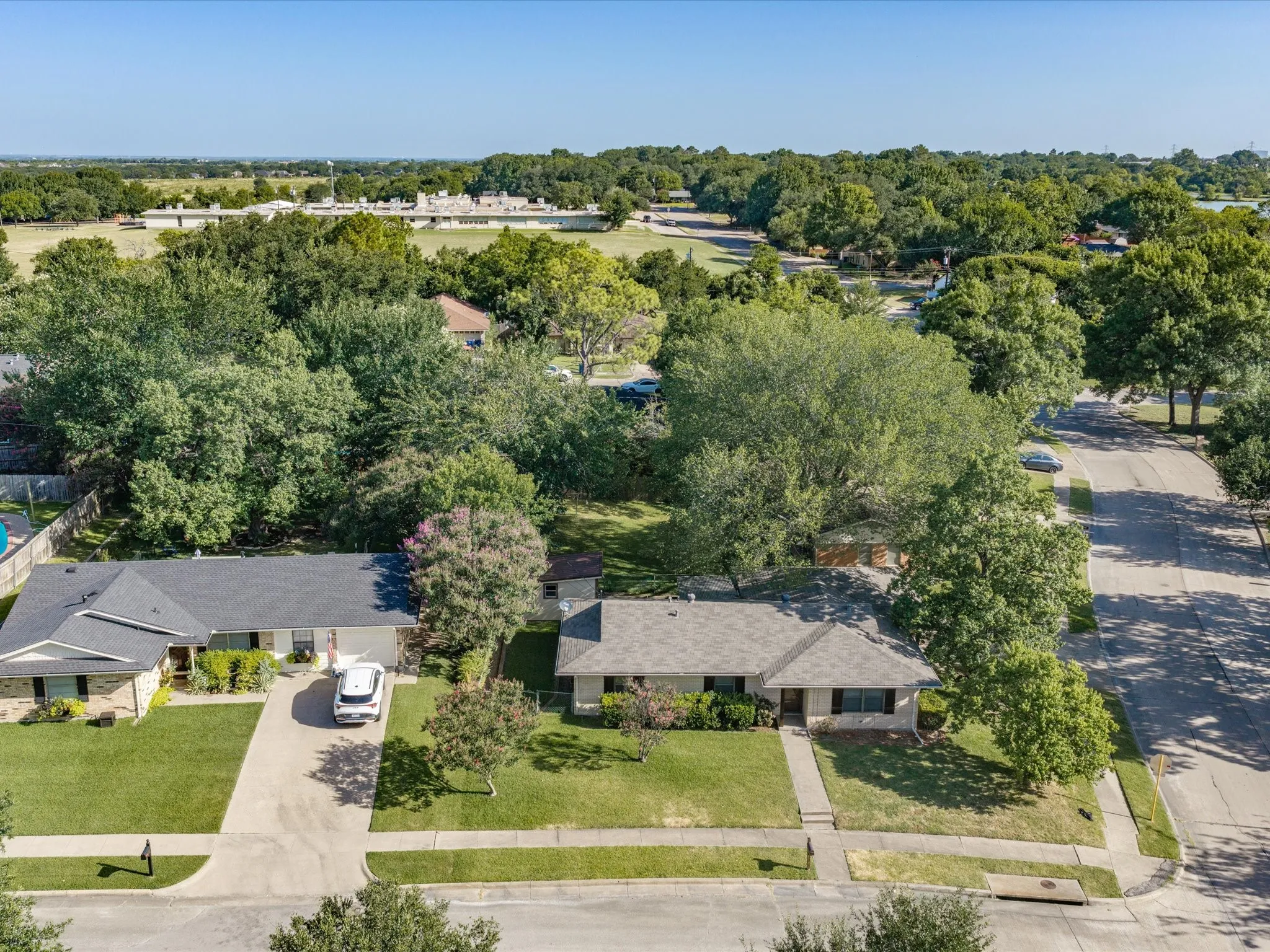 Single Family Residence For Sale in Ellis County , 1313 Crestridge Street, Ennis, Texas 75119, 3 Bedroom, 2 Bathroom, 2 Garage spaces, 1,213 Sqft, built in 1965, mls#21329736, Real Estate Agent in Ennis, Homes For Sale in Ellis county, Homes For Sale in Ennis, Realtor in Ennis Texas, Real Estate Brokerage Independent Realty Texas, Luminita Cordes Realtor