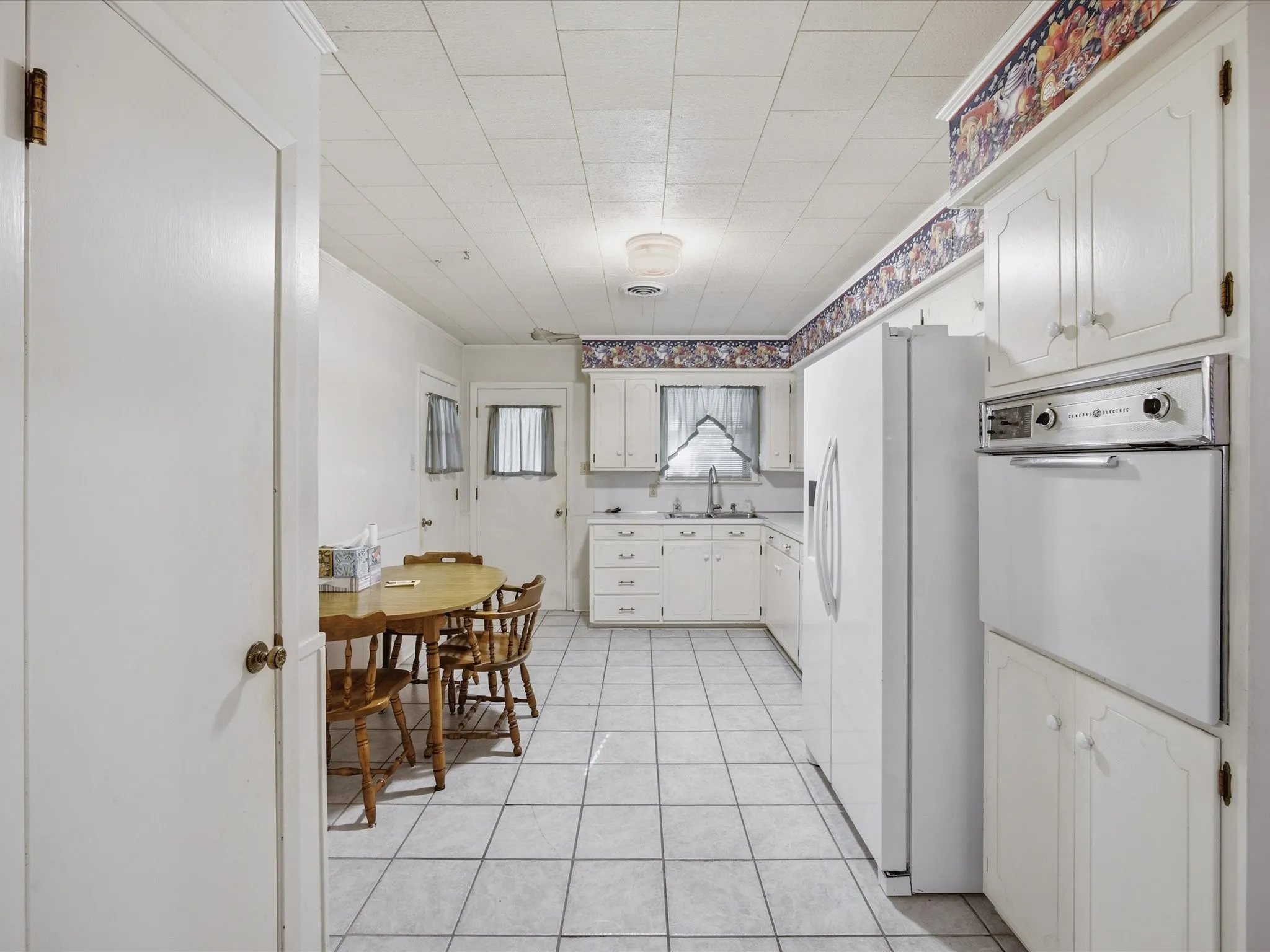 Single Family Residence For Sale in Ellis County , 1313 Crestridge Street, Ennis, Texas 75119, 3 Bedroom, 2 Bathroom, 2 Garage spaces, 1,213 Sqft, built in 1965, mls#21329736, Real Estate Agent in Ennis, Homes For Sale in Ellis county, Homes For Sale in Ennis, Realtor in Ennis Texas, Real Estate Brokerage Independent Realty Texas, Luminita Cordes Realtor