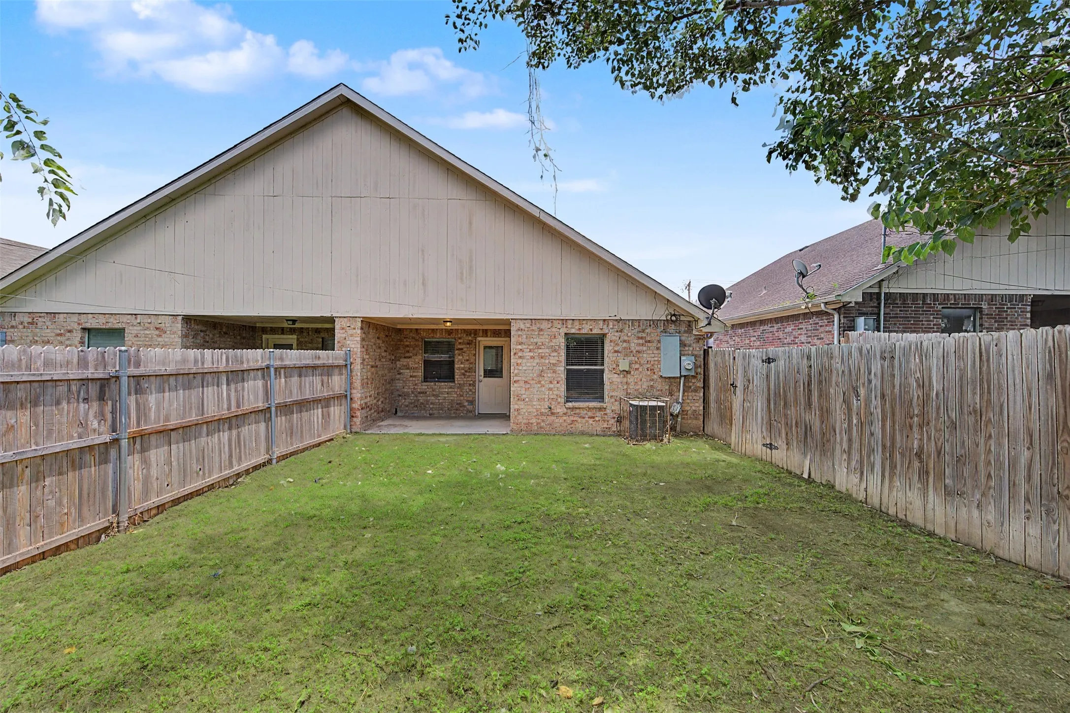 Duplex For Sale in Tarrant County , 3124 Cherry Lane, Fort Worth, Texas 76116, 6 Bedroom, 4 Bathroom, 2 Garage spaces, 0 Sqft, built in 2007, mls#21329758, Real Estate Agent in Fort Worth, Homes For Sale in Tarrant county, Homes For Sale in Fort Worth, Realtor in Fort Worth Texas, Real Estate Brokerage Independent Realty Texas, Luminita Cordes Realtor