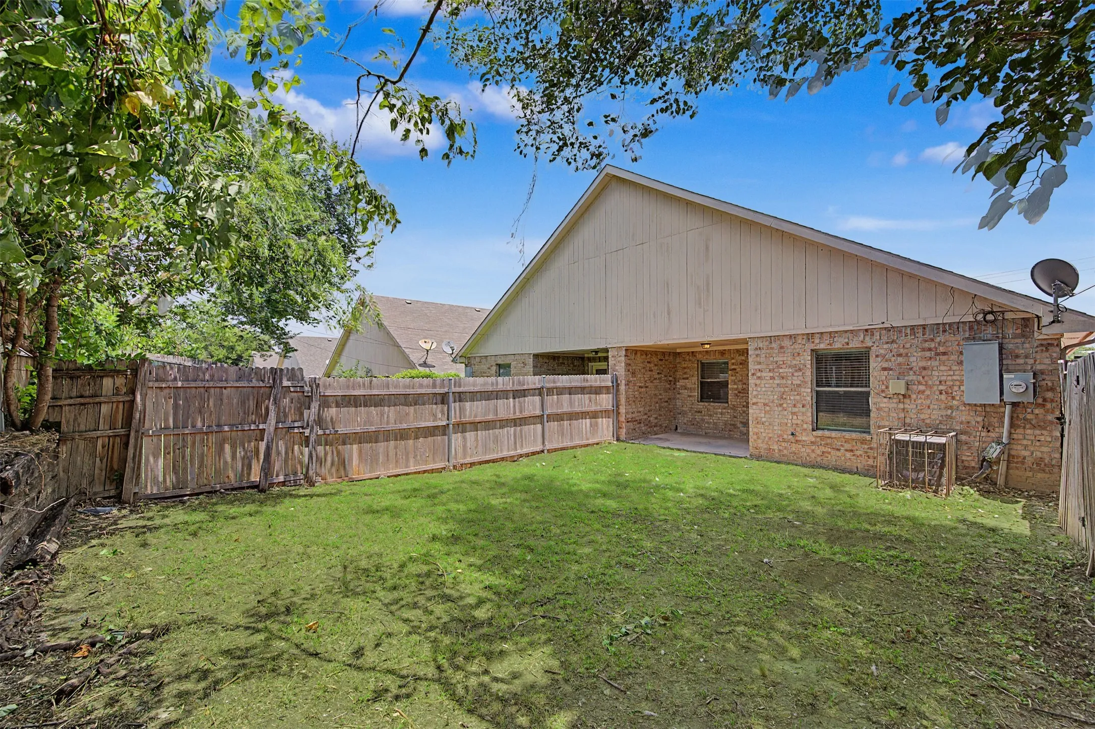 Duplex For Sale in Tarrant County , 3124 Cherry Lane, Fort Worth, Texas 76116, 6 Bedroom, 4 Bathroom, 2 Garage spaces, 0 Sqft, built in 2007, mls#21329758, Real Estate Agent in Fort Worth, Homes For Sale in Tarrant county, Homes For Sale in Fort Worth, Realtor in Fort Worth Texas, Real Estate Brokerage Independent Realty Texas, Luminita Cordes Realtor