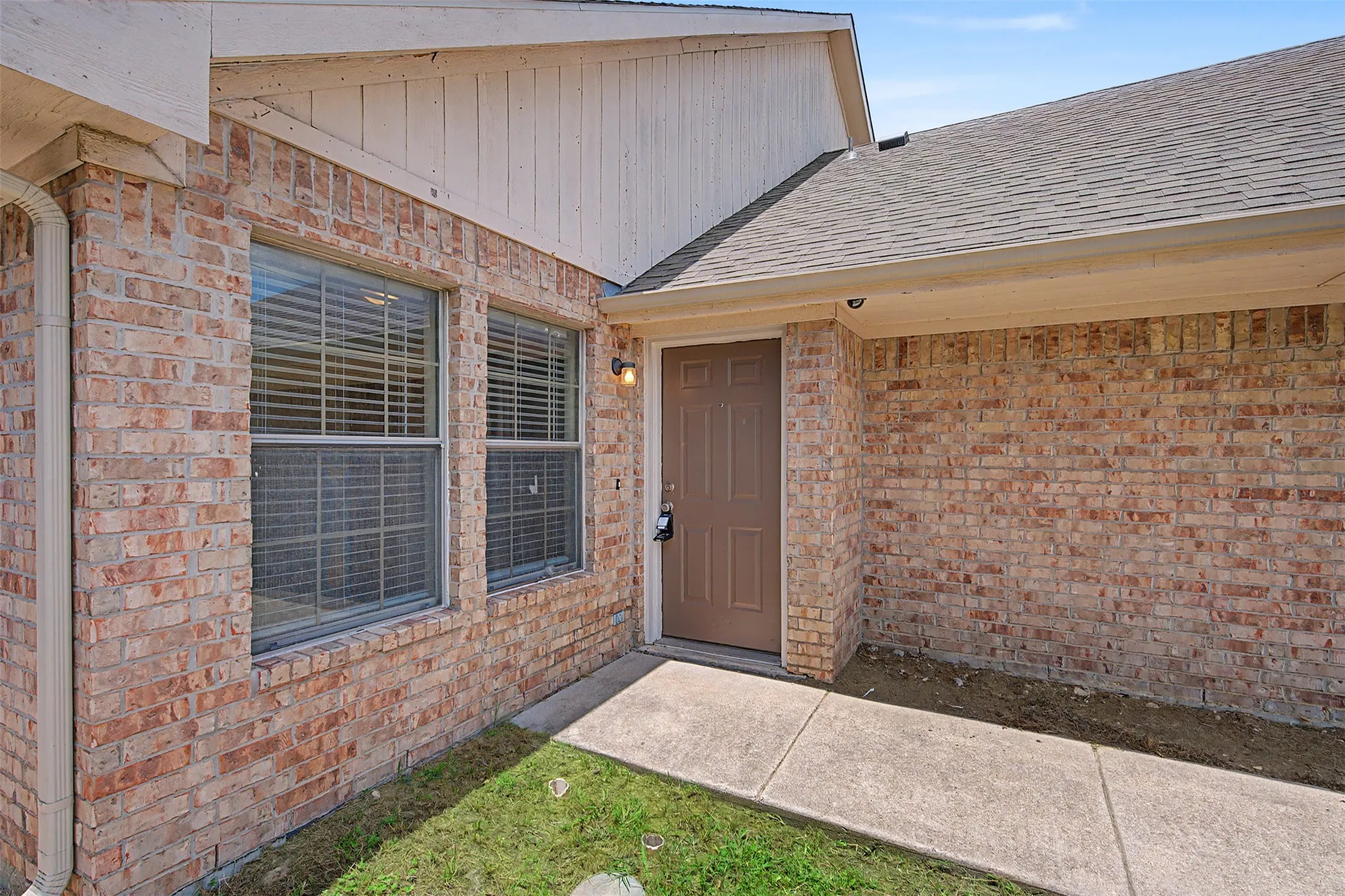 Duplex For Sale in Tarrant County , 3124 Cherry Lane, Fort Worth, Texas 76116, 6 Bedroom, 4 Bathroom, 2 Garage spaces, 0 Sqft, built in 2007, mls#21329758, Real Estate Agent in Fort Worth, Homes For Sale in Tarrant county, Homes For Sale in Fort Worth, Realtor in Fort Worth Texas, Real Estate Brokerage Independent Realty Texas, Luminita Cordes Realtor