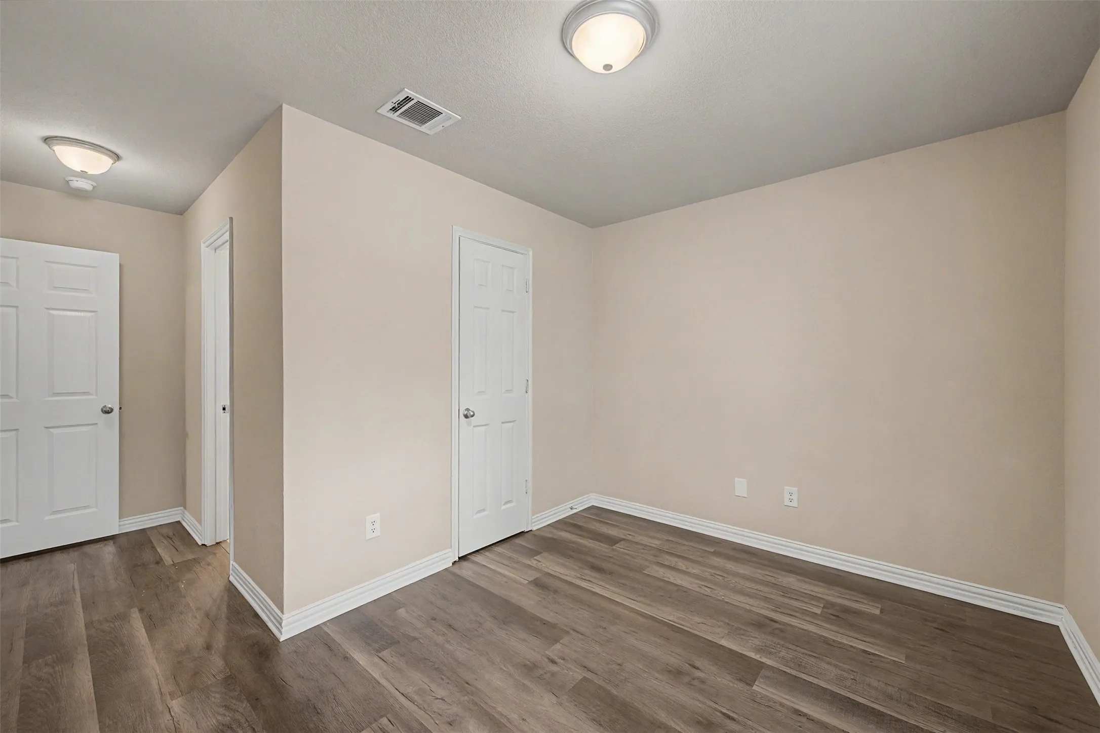 Duplex For Sale in Tarrant County , 3124 Cherry Lane, Fort Worth, Texas 76116, 6 Bedroom, 4 Bathroom, 2 Garage spaces, 0 Sqft, built in 2007, mls#21329758, Real Estate Agent in Fort Worth, Homes For Sale in Tarrant county, Homes For Sale in Fort Worth, Realtor in Fort Worth Texas, Real Estate Brokerage Independent Realty Texas, Luminita Cordes Realtor