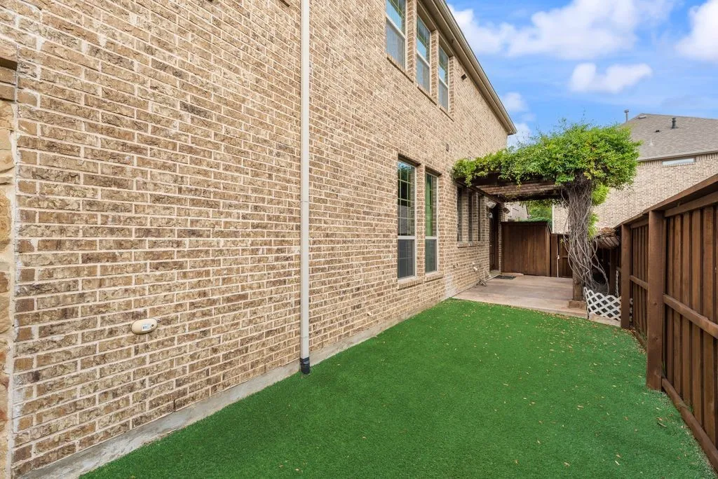 Single Family Residence For Rent in Dallas County , 2518 Bill Moses Parkway, Farmers Branch, Texas 75234, 3 Bedroom, 3 Bathroom, 2 Garage spaces, 2,440 Sqft, built in 2013, mls#21329885, Real Estate Agent in Farmers Branch, Homes For Rent in Dallas county, Homes For Rent in Farmers Branch, Realtor in Farmers Branch Texas, Real Estate Brokerage Independent Realty Texas, Luminita Cordes Realtor