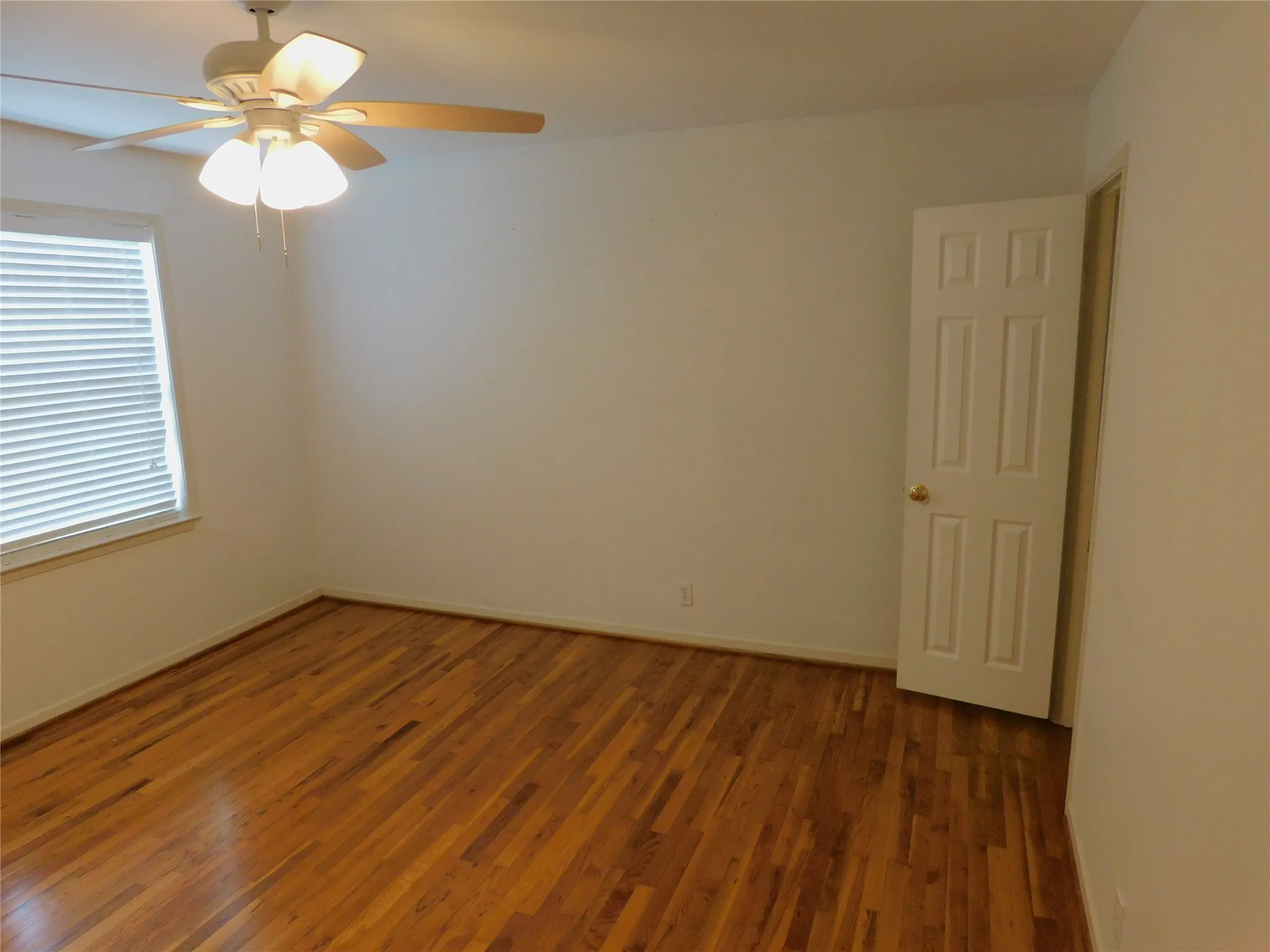 Condominium For Rent in Dallas County , 4906 N Hall Street, Dallas, Texas 75235, 2 Bedroom, 2 Bathroom, Garage spaces, 1,145 Sqft, built in 1954, mls#21329117, Real Estate Agent in Dallas, Homes For Rent in Dallas county, Homes For Rent in Dallas, Realtor in Dallas Texas, Real Estate Brokerage Independent Realty Texas, Luminita Cordes Realtor