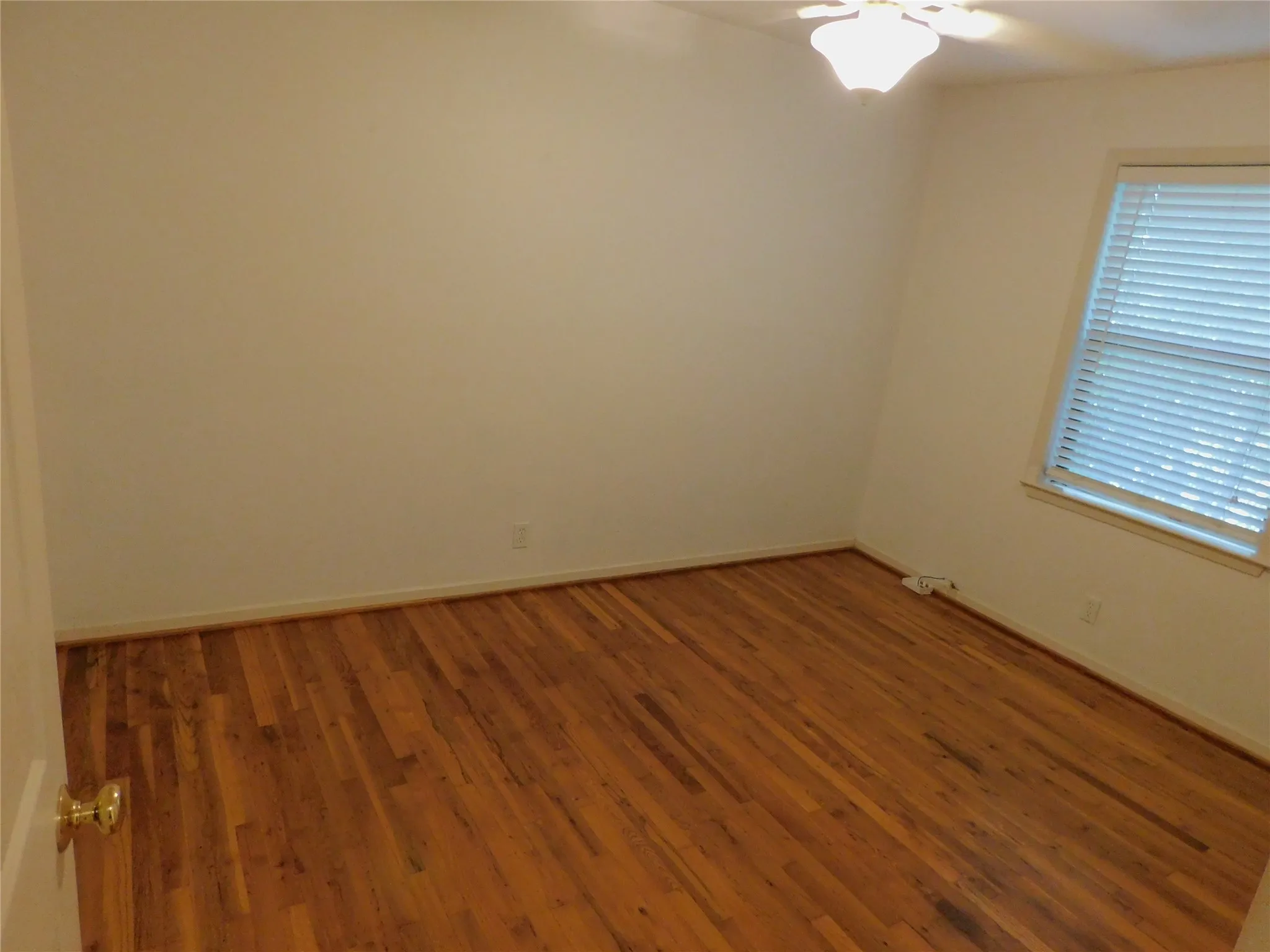 Condominium For Rent in Dallas County , 4906 N Hall Street, Dallas, Texas 75235, 2 Bedroom, 2 Bathroom, Garage spaces, 1,145 Sqft, built in 1954, mls#21329117, Real Estate Agent in Dallas, Homes For Rent in Dallas county, Homes For Rent in Dallas, Realtor in Dallas Texas, Real Estate Brokerage Independent Realty Texas, Luminita Cordes Realtor